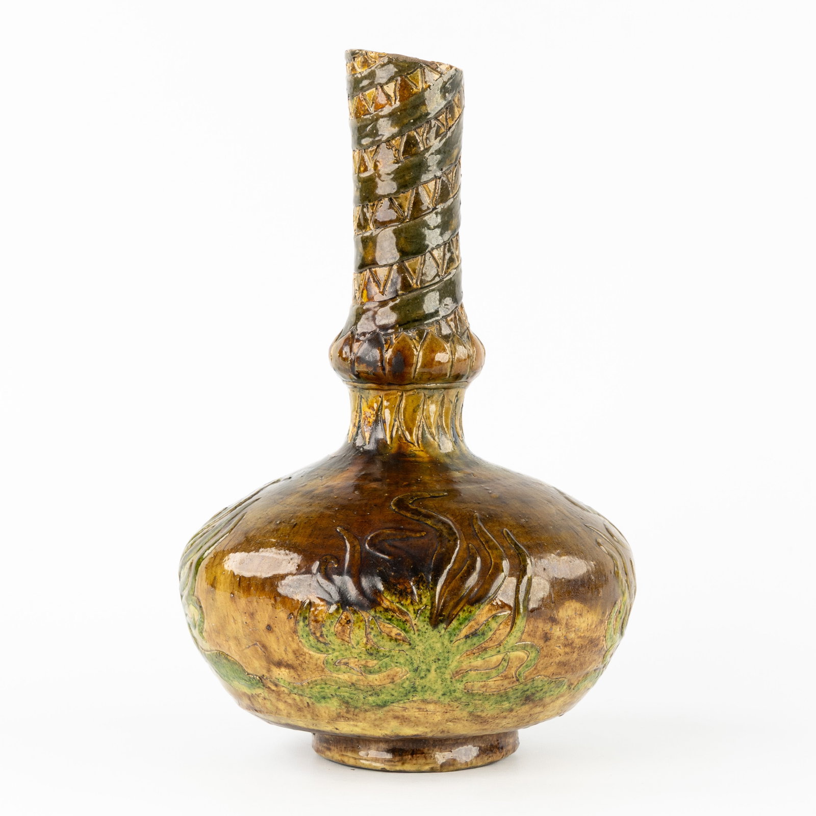 Leo Maes-Vereenooghe (XIX-XX) an Art Nouveau vase, Flemish Earthenware, Torhout, circa 1900. (1 of 7)