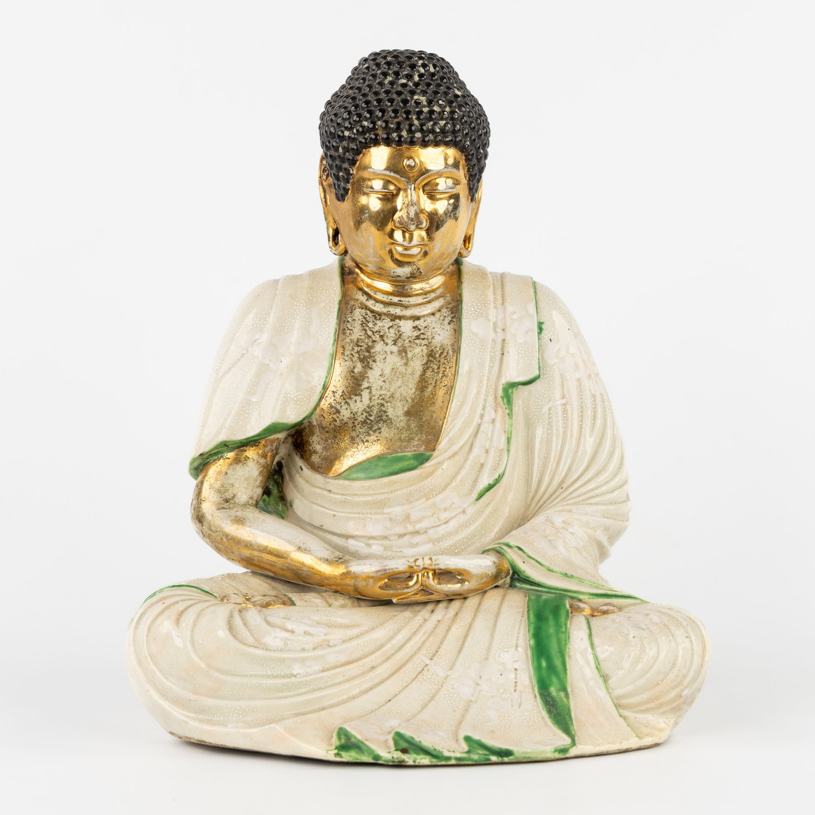 A Japanese Buddha in Dhyana mudra pose, polychrome and gilded porcelain, 19th/20th C.: A Japanese Buddha in Dhyana mudra pose, polychrome and gilded porcelain, 19th/20th century. Dimensions: (W:28 x H:32 x L:26 cm) The absence of a condition report does not imply a perfect item. Please 
