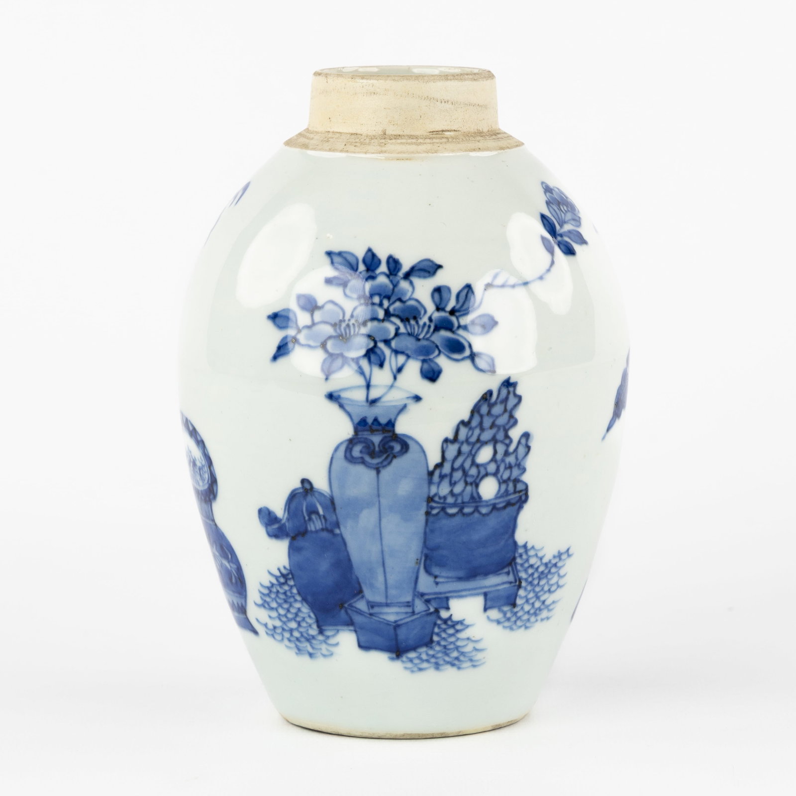 A Chinese blue-white glazed pot, 19th/20th C. (1 of 6)