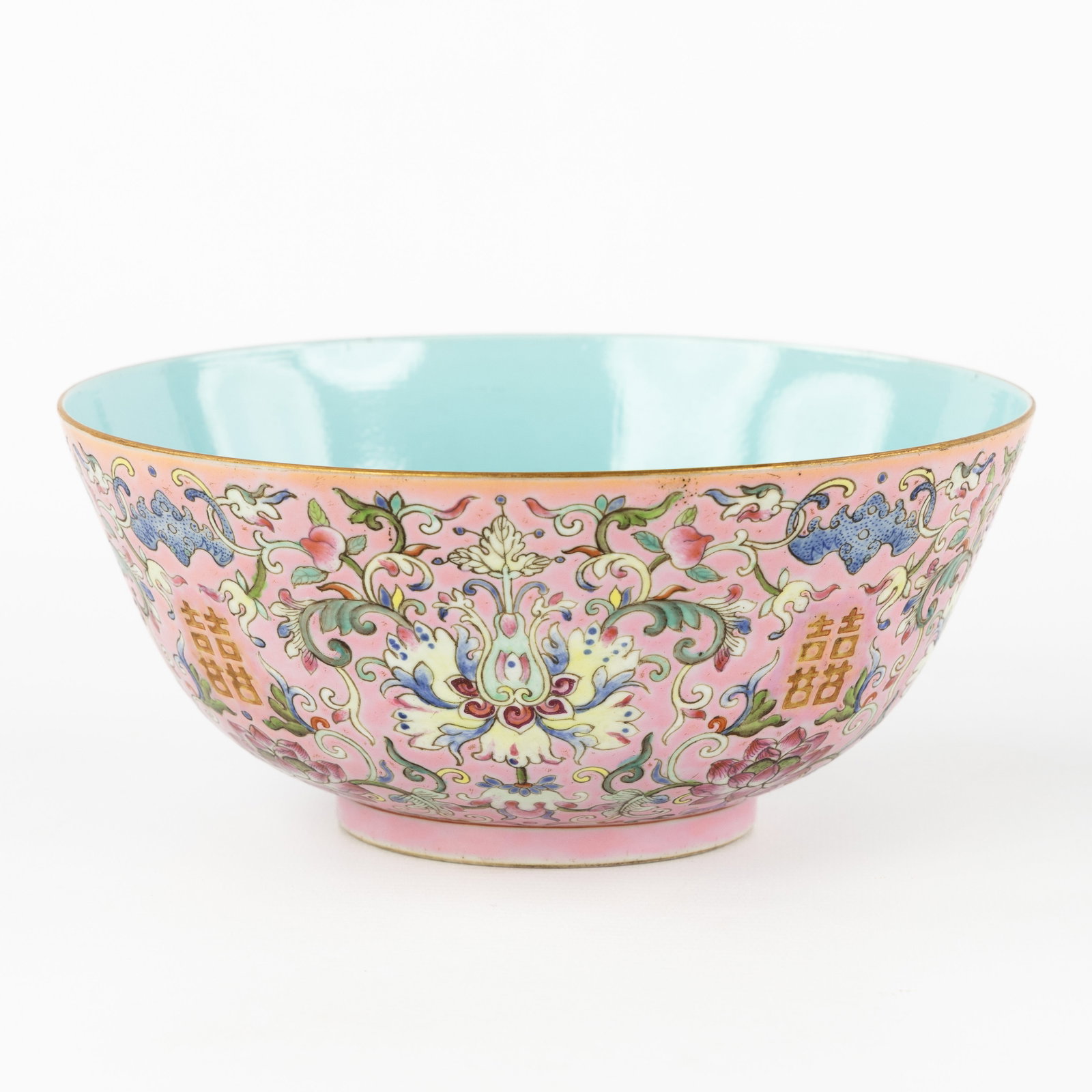 A Chinese Famille Rose bowl with lotus flower decoration, symbols of good fortune. 20th century.: A Chinese Famille Rose bowl with lotus flower decoration, symbols of good fortune. 20th century. Turquoise-glazed interior. The exterior features a 'scrolling lotus' decoration.The bottom marked Daogu
