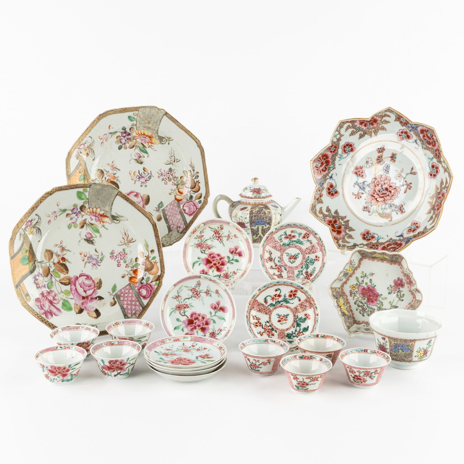 A collection of Chinese Famille Rose porcelain, 19th and 20th C. (1 of 15)