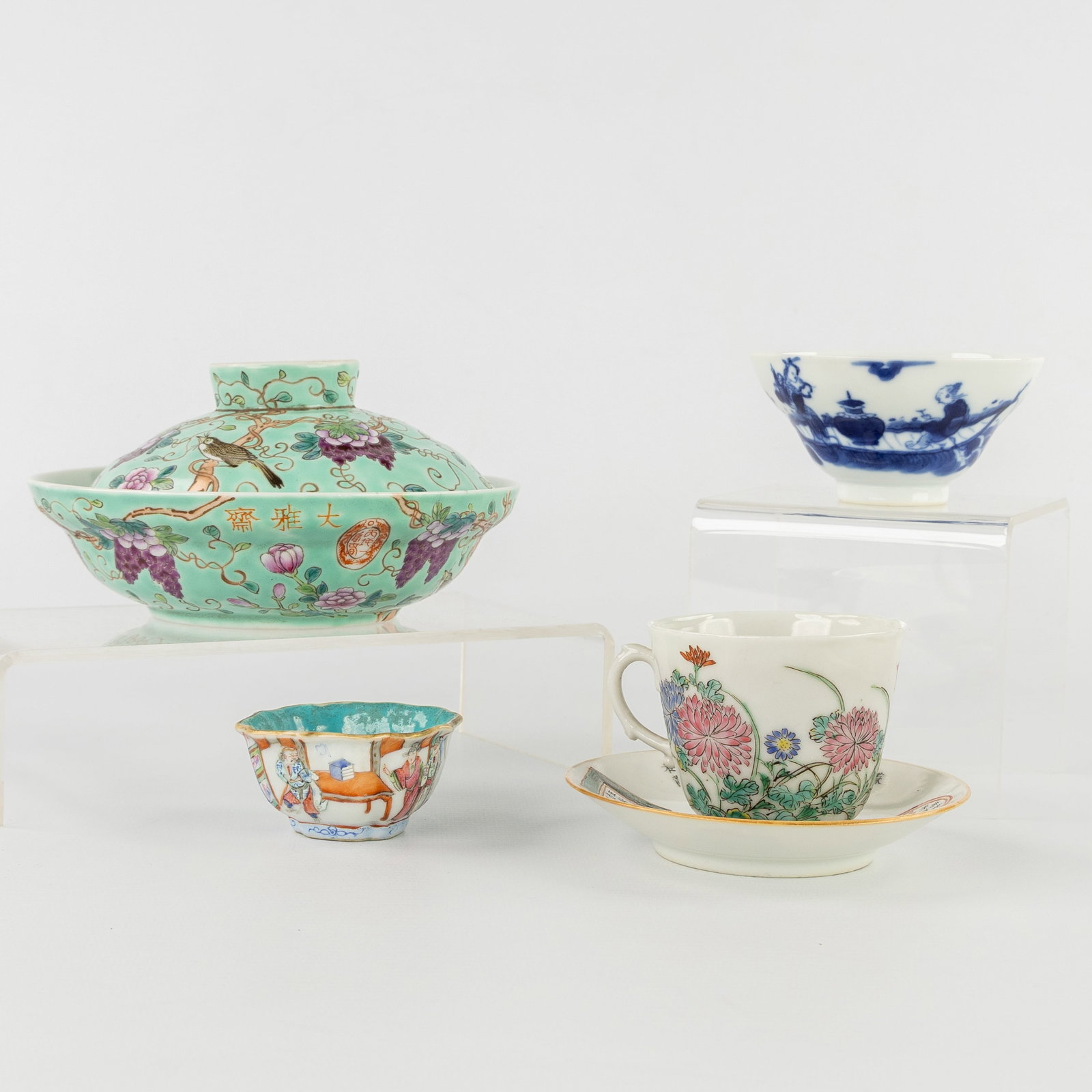 Five pieces of Chinese porcelain, Famille Rose, Dayazhai, Blue and White, and Wu Shuang Pu, 19th/20t (1 of 15)