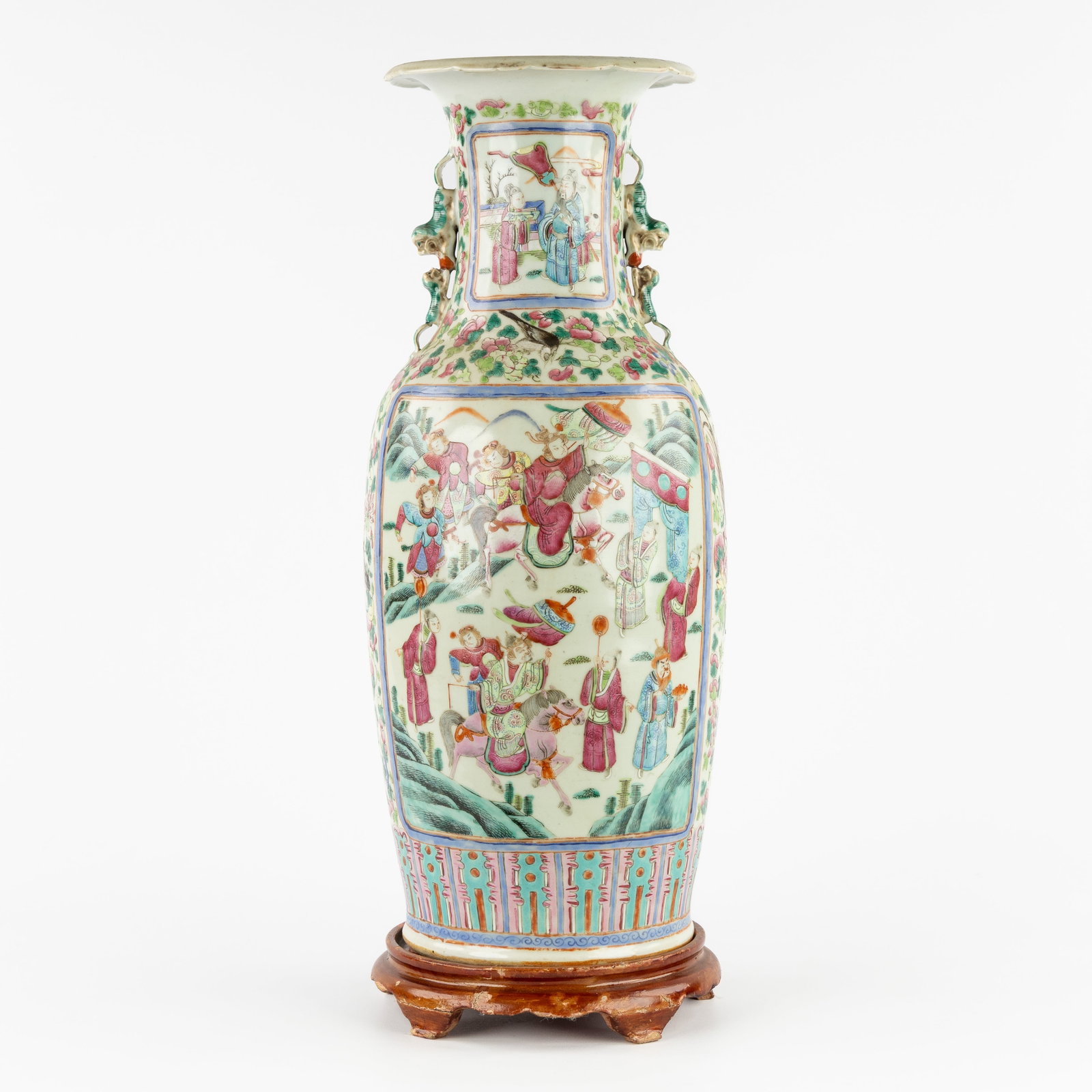 A Chinese vase, Famille Rose, Double decor with Imperial palace scenes, 19th C. (1 of 8)