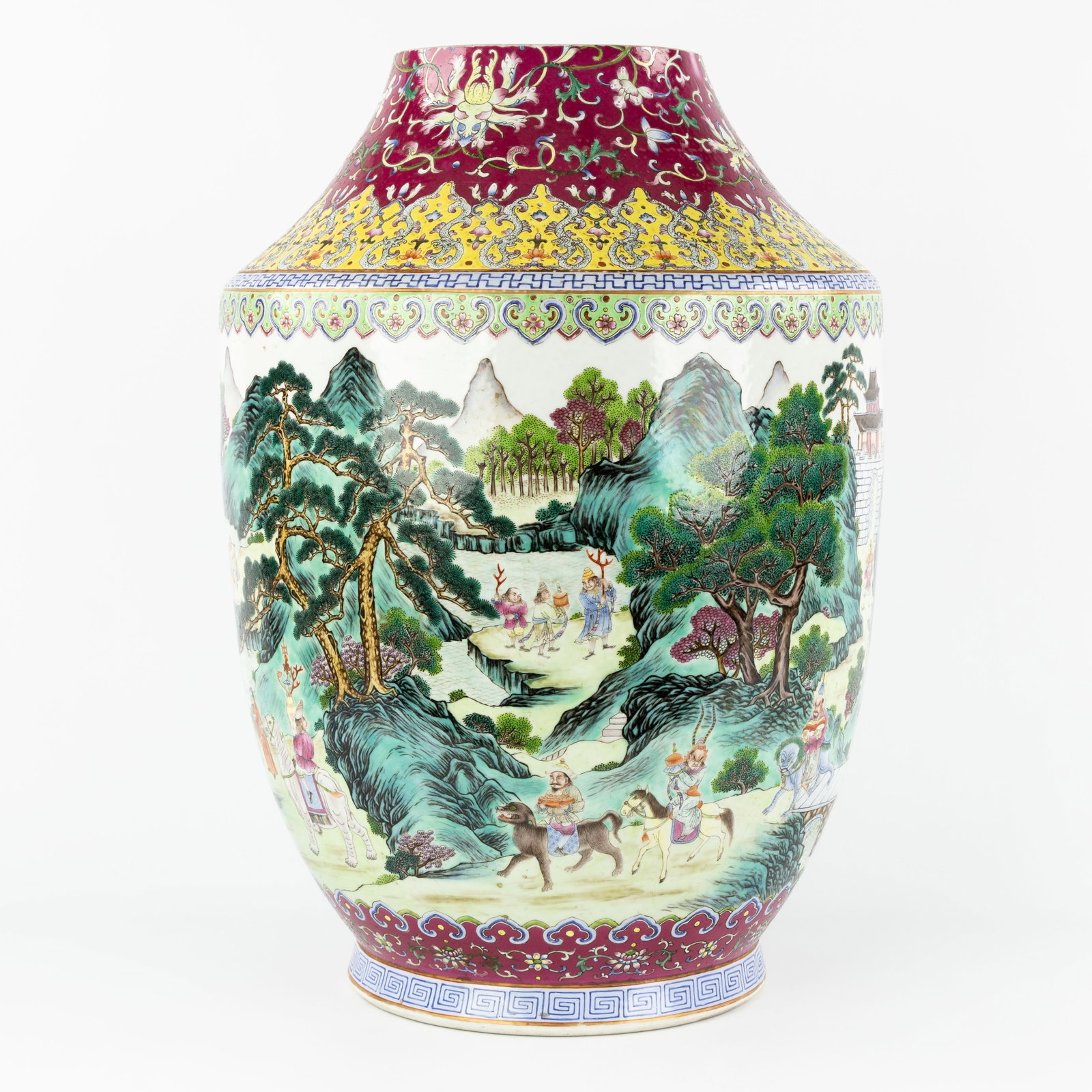 A Chinese Famille Rose baluster vase with rich and continuous landscape decoration with figures. 19t: A Chinese Famille Rose baluster vase with rich and continuous landscape decoration with figures. 19th century. Landscape decoration with valleys and mountains, richly decorated with Western figures an