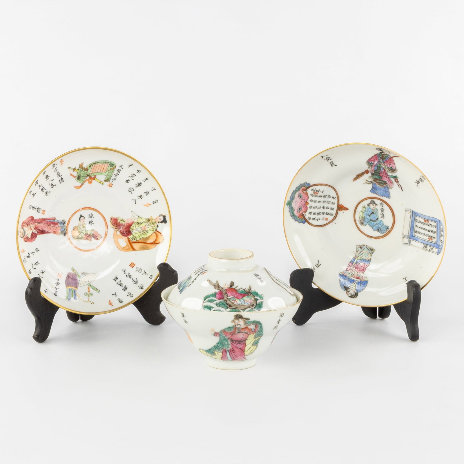A Chinese famille rose 'Wu Shuang Pu' covered cup and two saucers, Daoguang marked and period. (1 of 18)