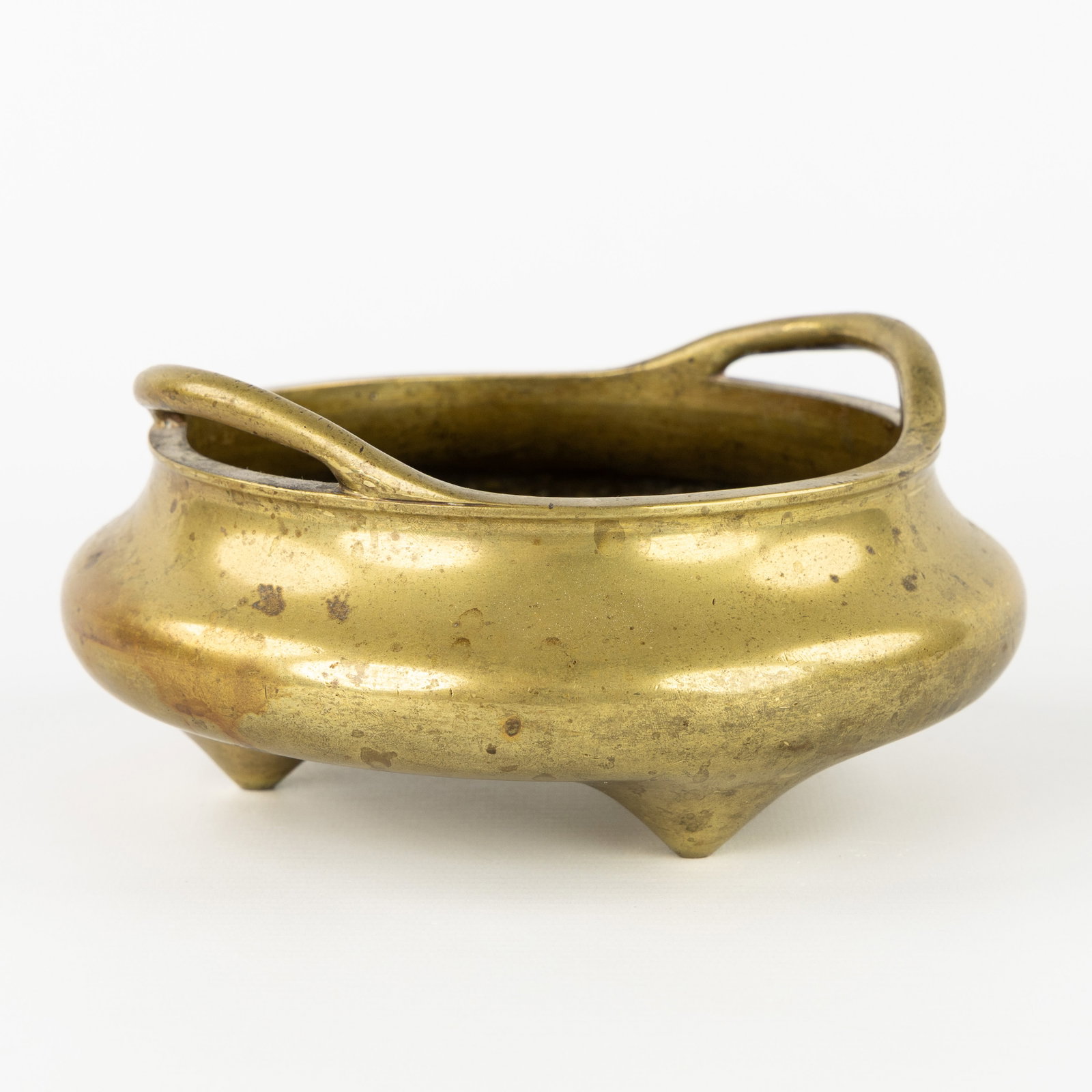 A Bronze Chinese incense burner, marked Qin Shu Lu. (1 of 8)
