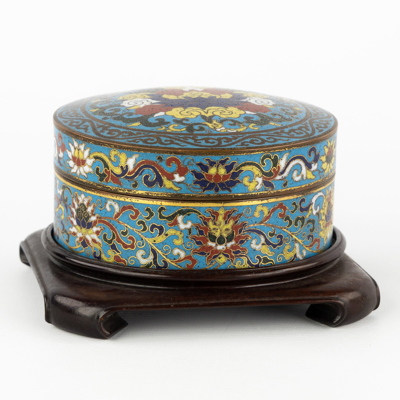 A Chinese cloisonné storage box, bronze. Qing Dynasty, 19th/20th C. (1 of 7)
