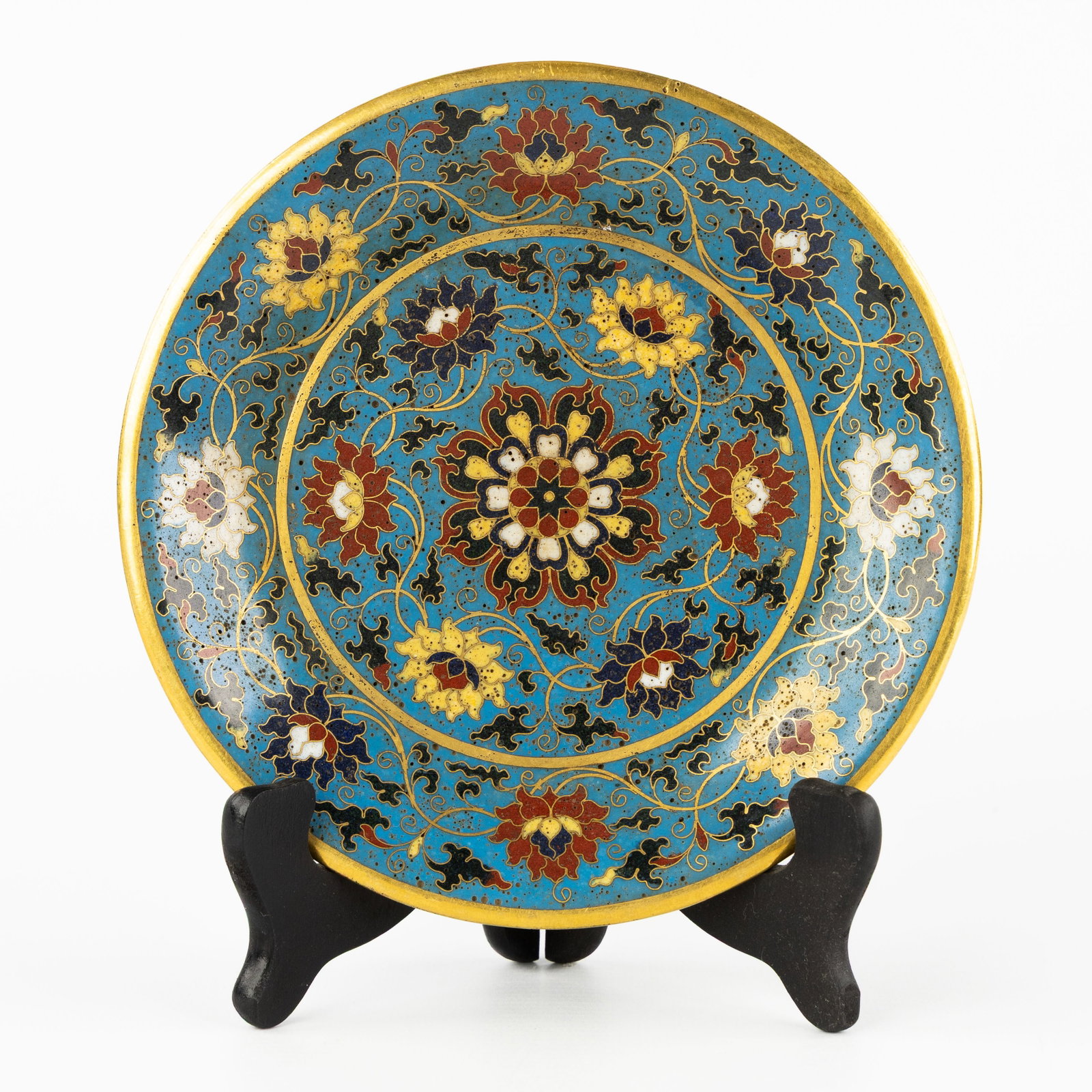 A Chinese Cloisonné bowl with a scrolling lotus decor, 19th C. (1 of 5)