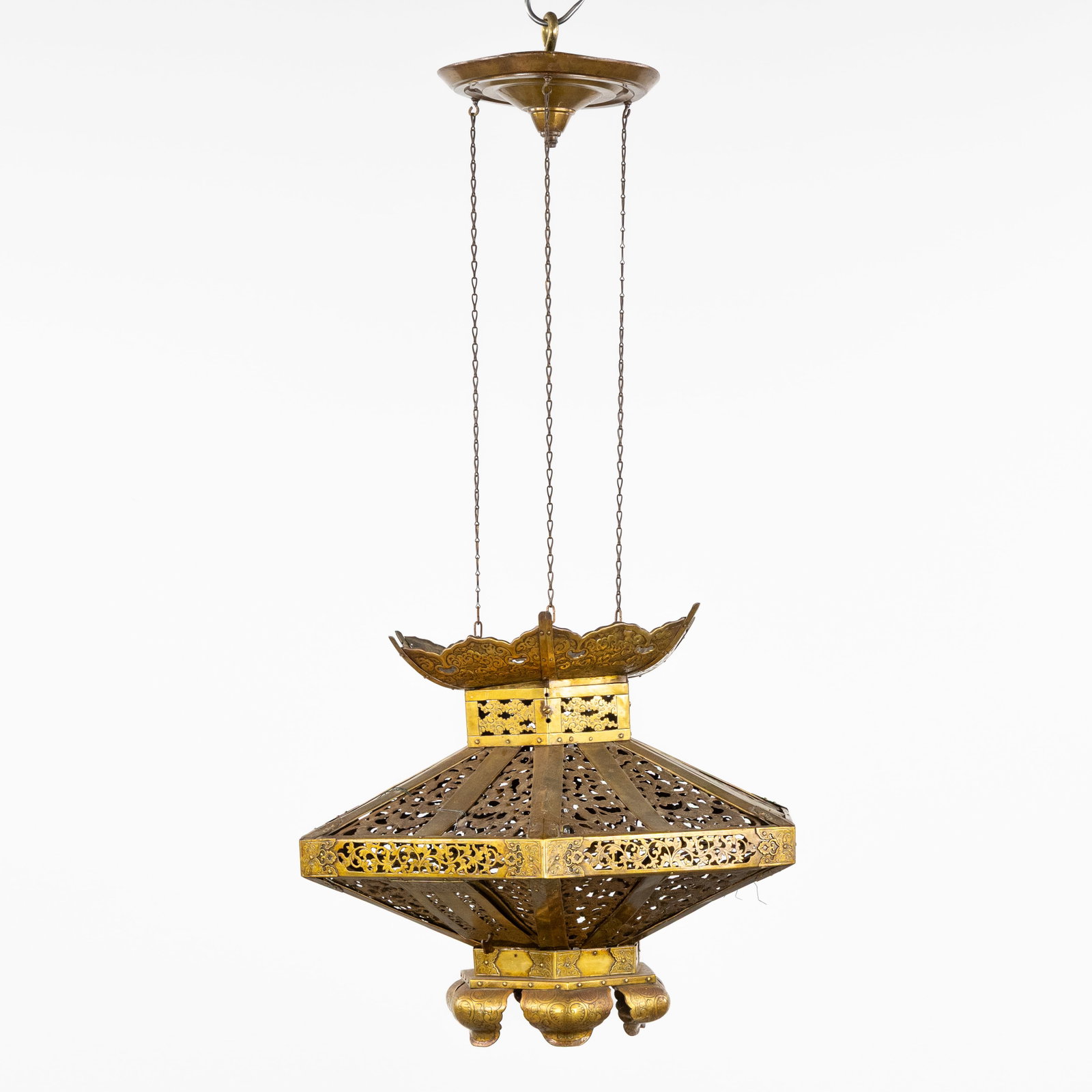 An anitque Japanese ceiling lamp, gilt brass. Circa 1920. (1 of 10)
