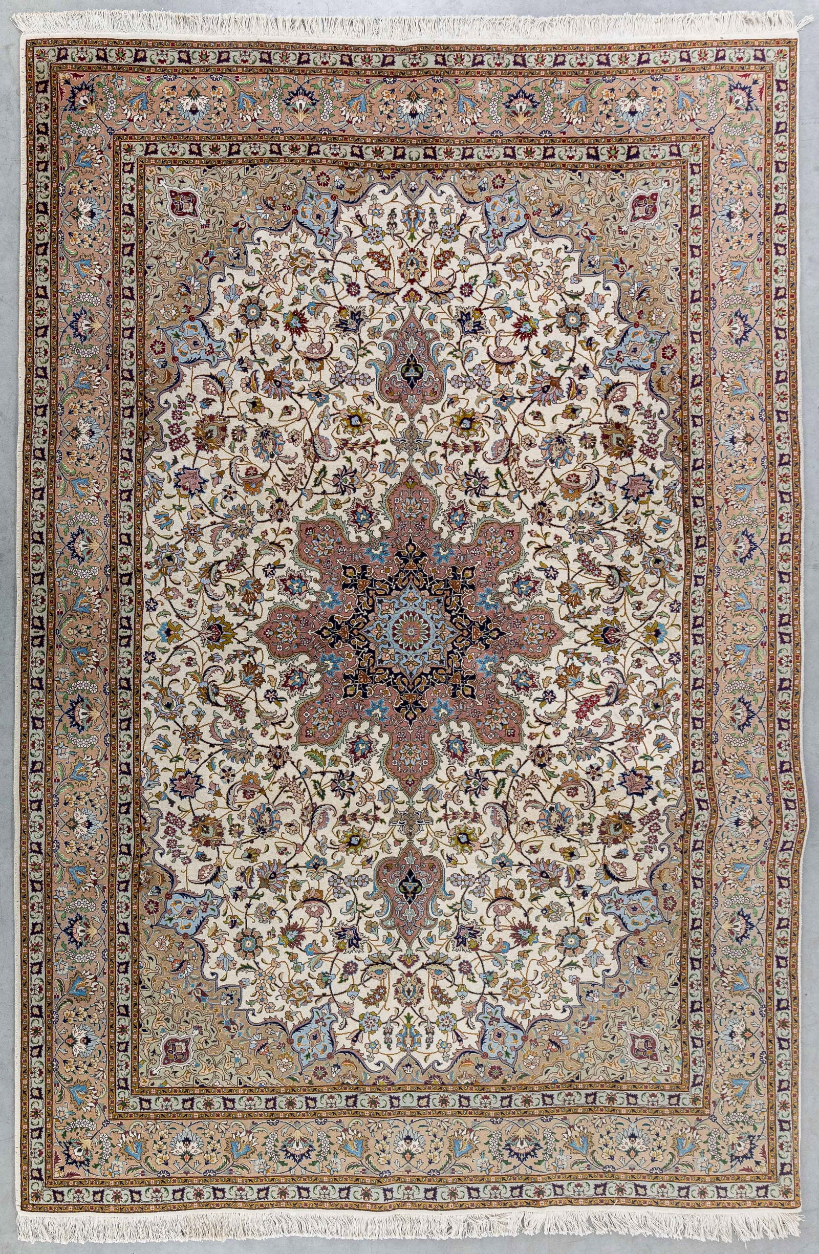 An Oriental hand-made carpet, Kirman. (303 x 199 cm) (1 of 7)