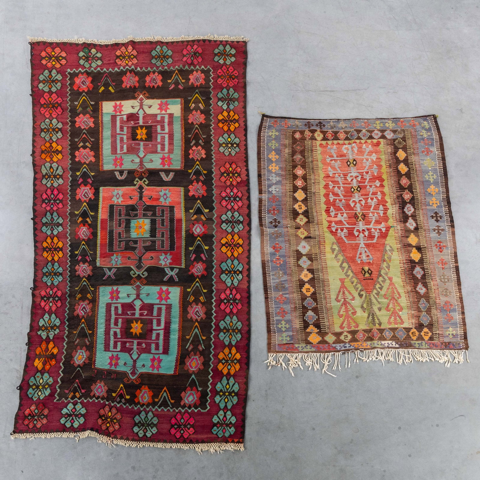 Two Oriental hand-made kilims, Turkiye/Anatolia (309 x 134 cm/180 x 125 cm). (1 of 13)
