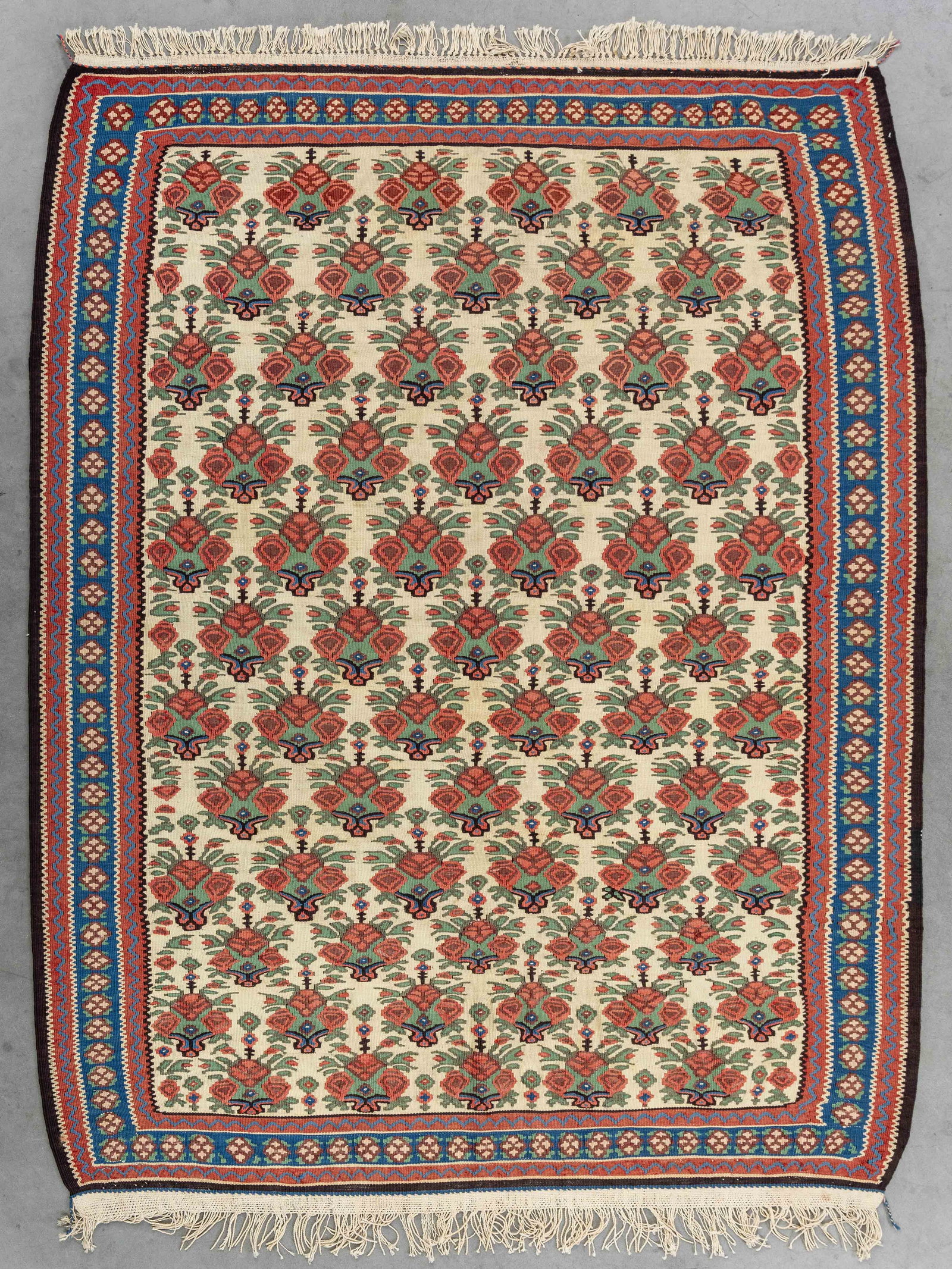 An Oriental hand-made kilim, Sanandaj, Iran (149 x 120 cm). (1 of 5)