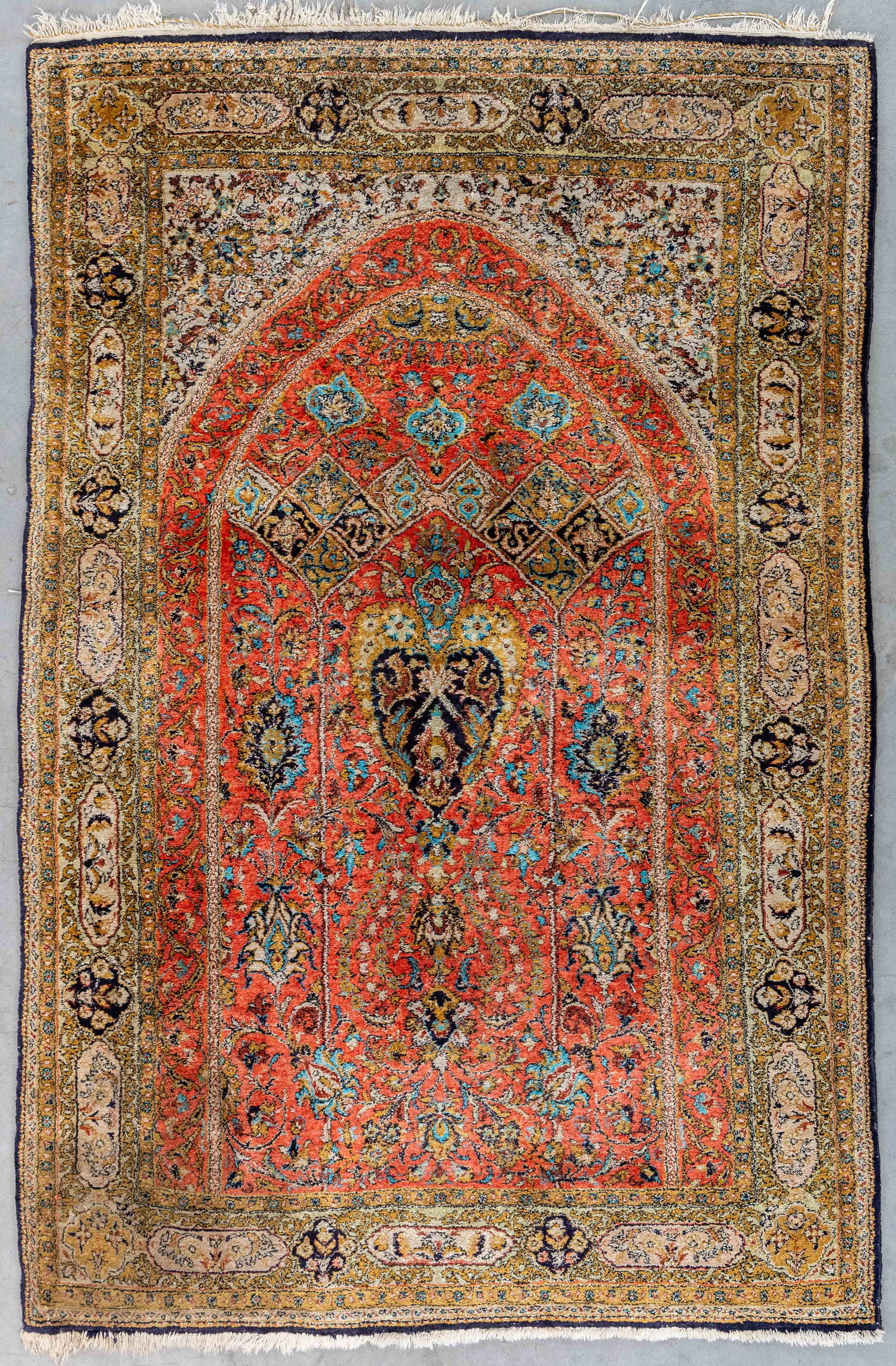 An Oriental hand-made carpet or Prayer rug, Persia. (164 x 111 cm) (1 of 5)