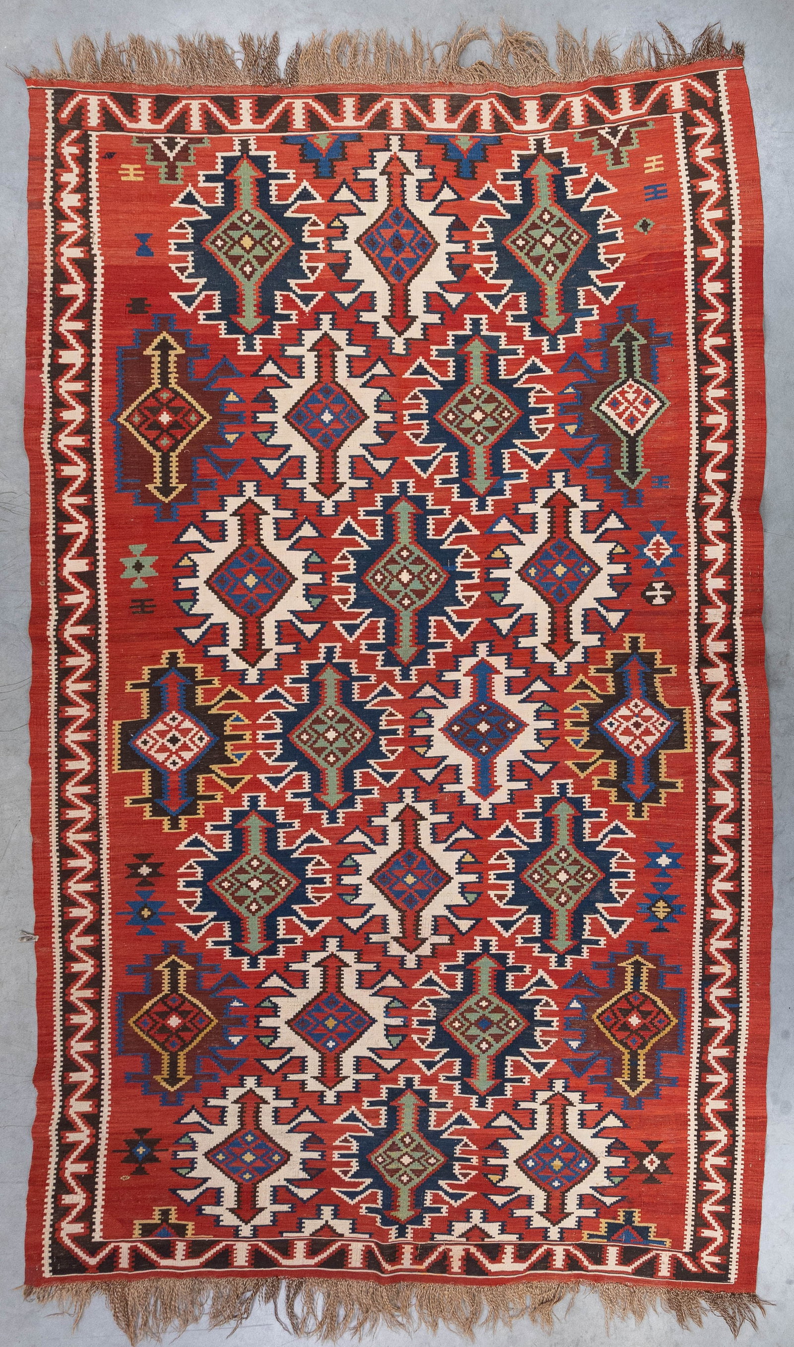 An Oriental handmade kilim, Baku, Caucasus (309 x 138 cm). (1 of 6)