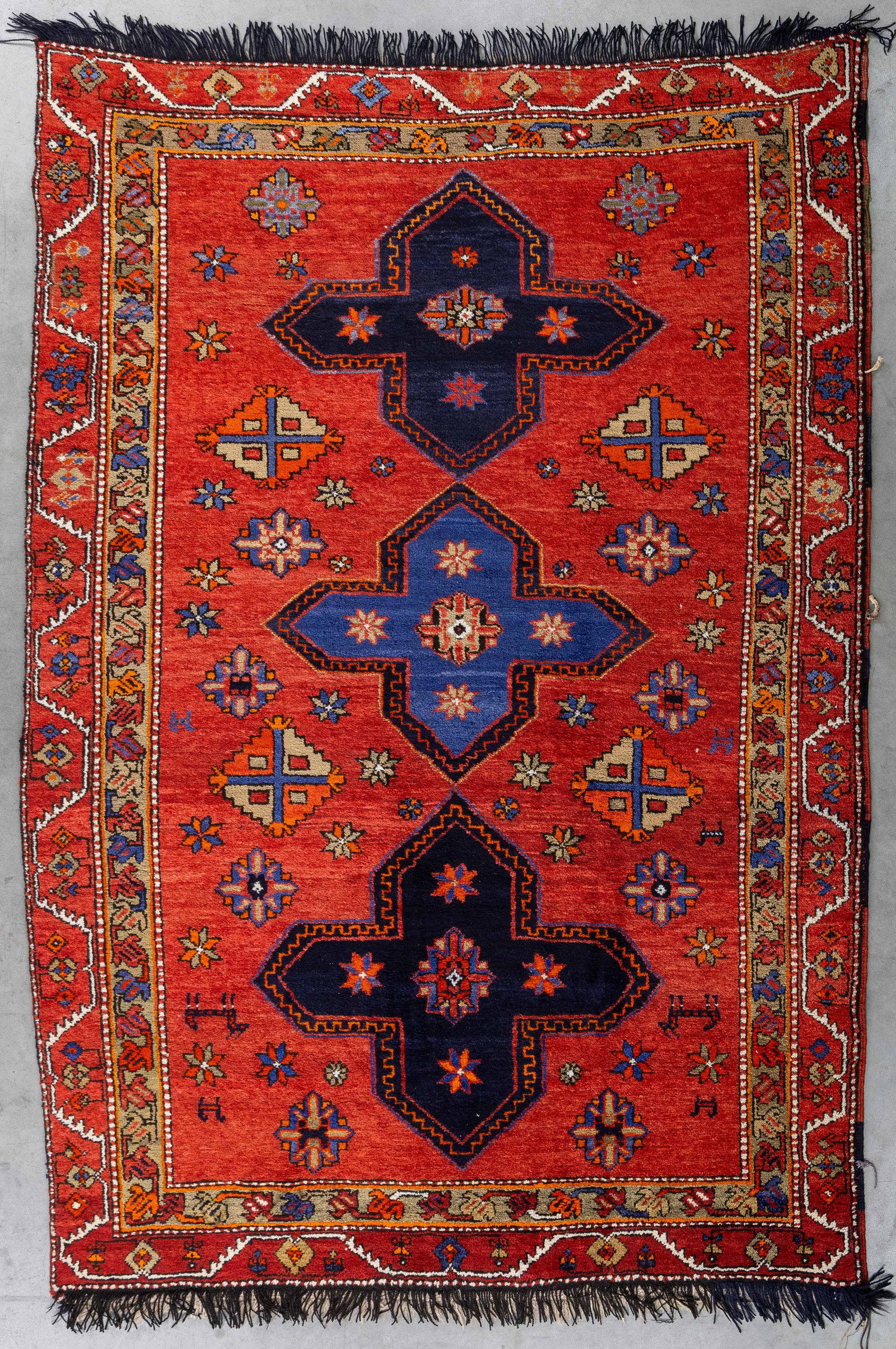 An antique Oriental handmade carpet, Russia (221 x 144 cm). (1 of 7)
