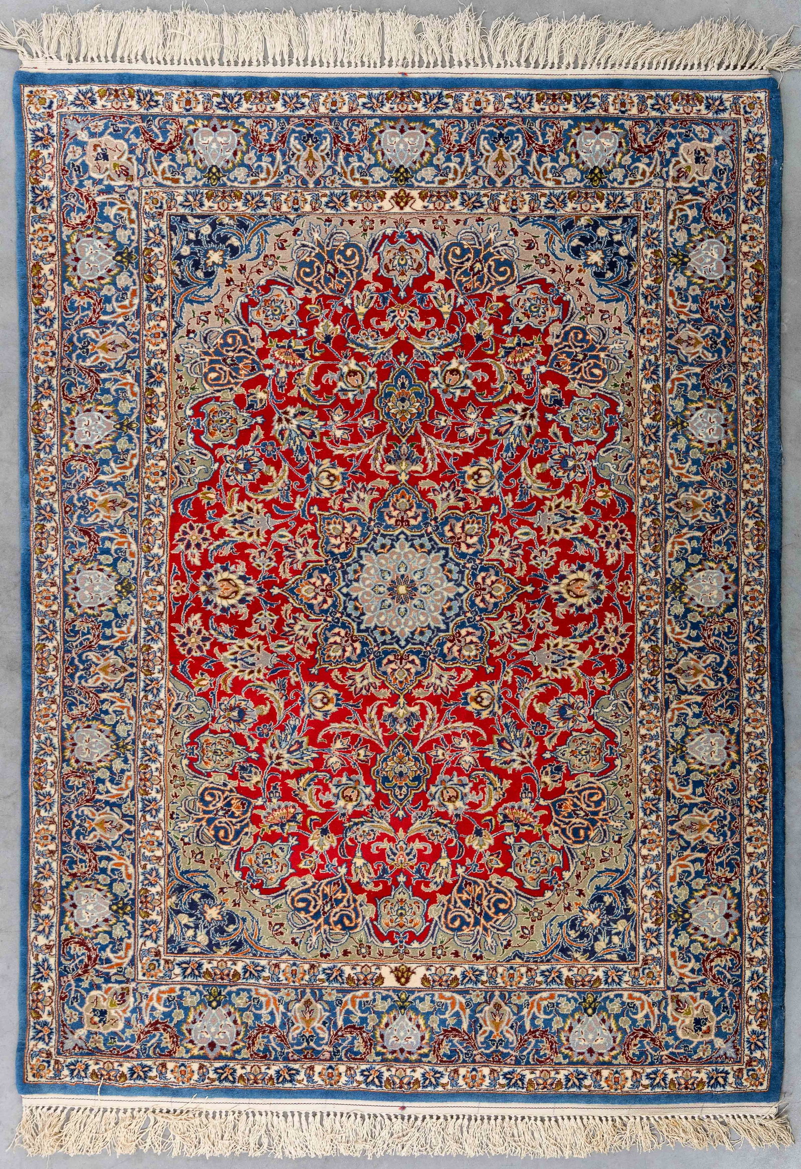 An Oriental handmade carpet, Isfahan, Iran (153 x 116 cm). (1 of 6)