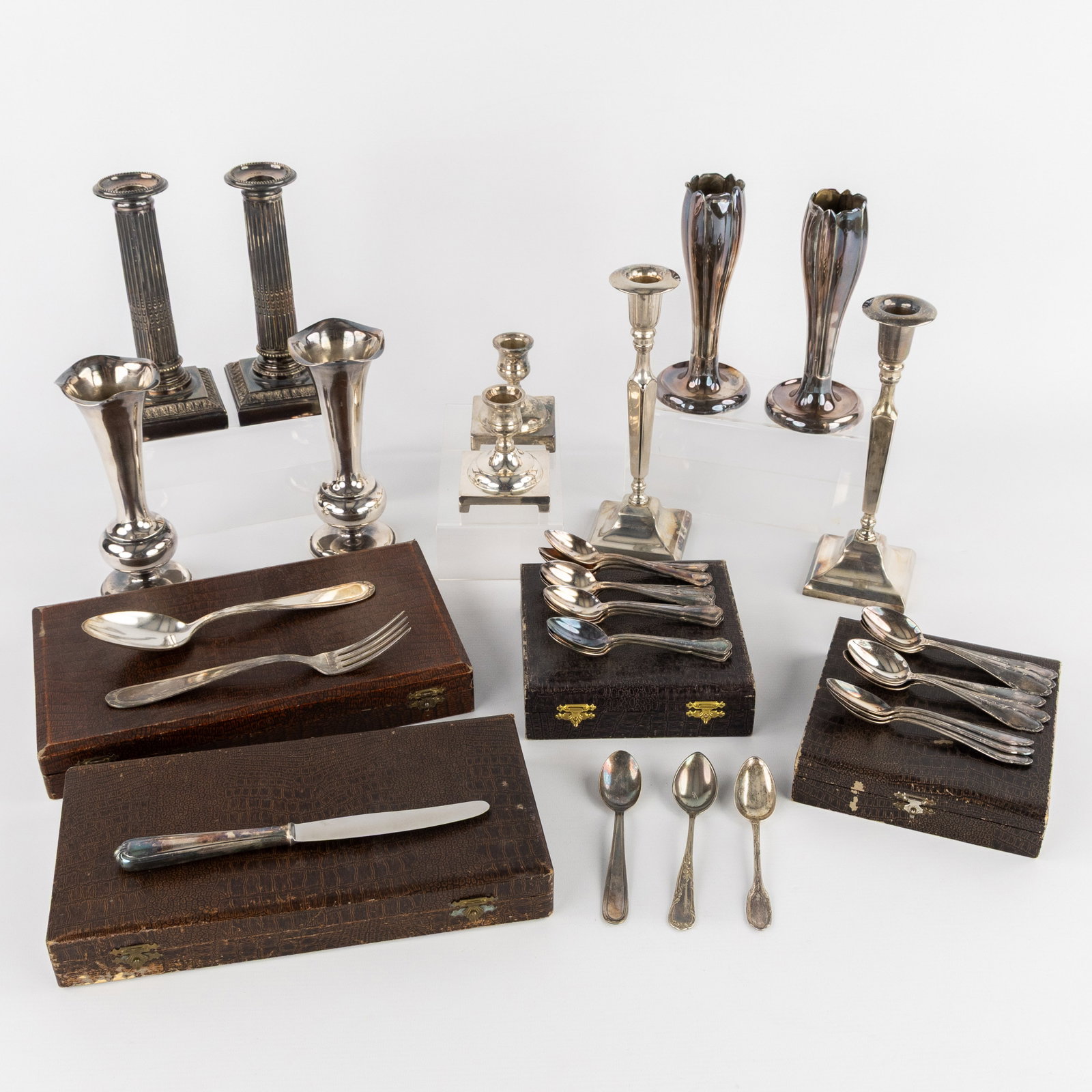 Five pairs of table candlesticks, silver-plated metal. Includes a 60-piece cutlery set. Silver-plate (1 of 7)