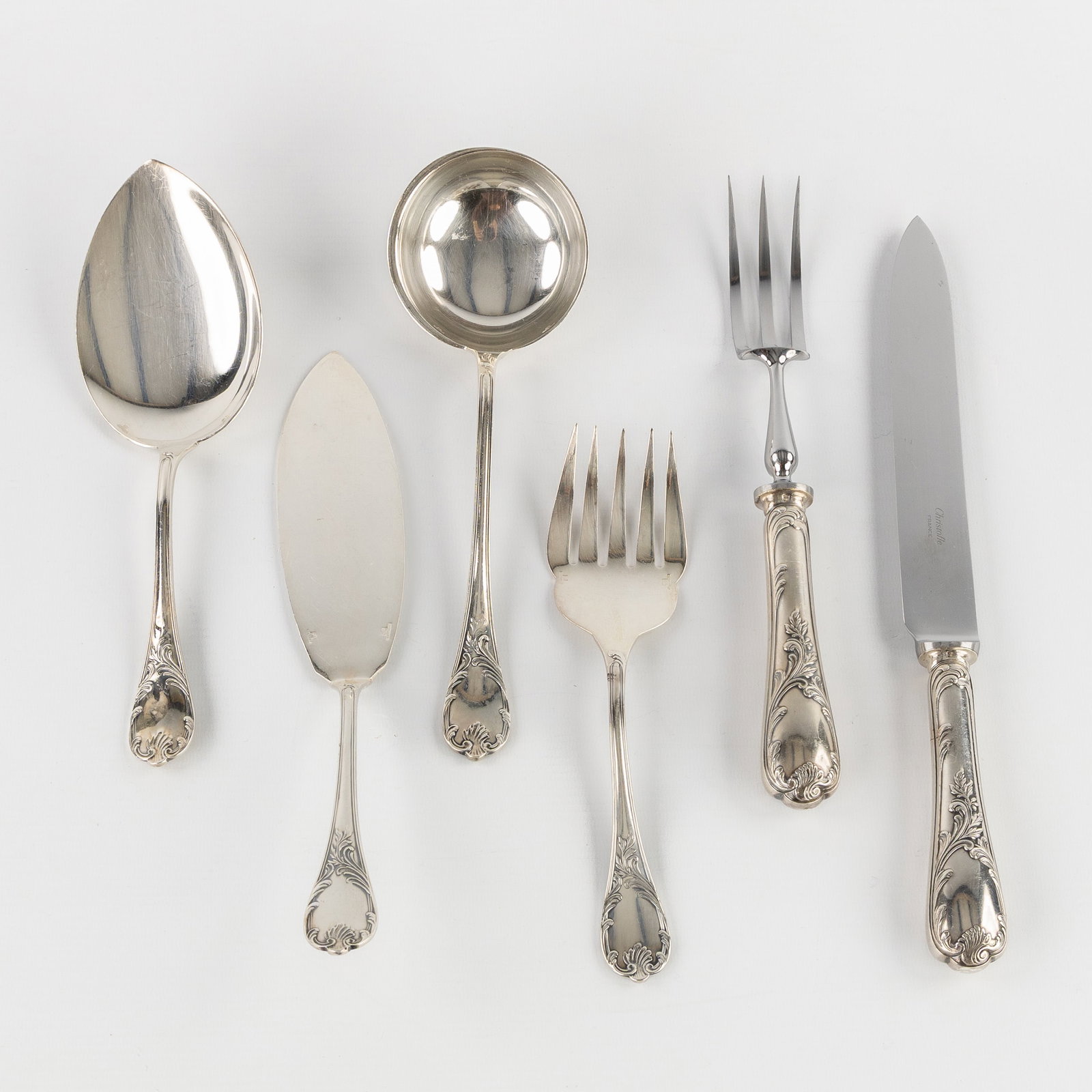 Christofle Marly, a collection of 6 serving accessories, silver-plated metal.: Christofle Marly, a collection of 6 serving accessories, silver-plated metal. Meat forkMeat knifeFish serving forkFish serving knifeLadleGeneral serving spoon. All marked Christofle France.Model Marly