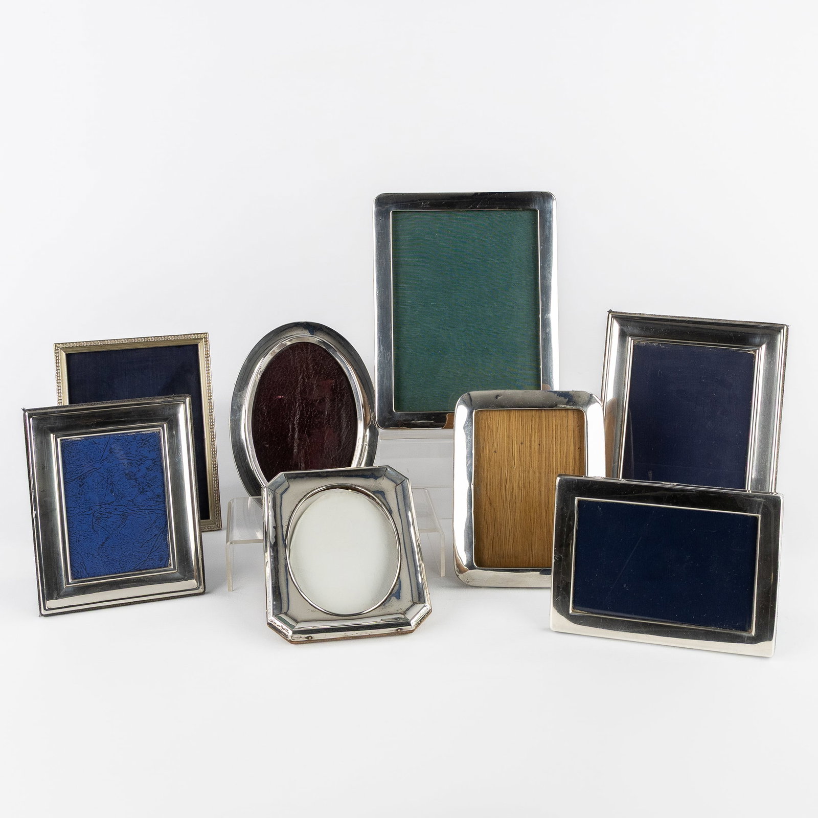 Eight picture frames with a silver rim. England and Belgium. 20th C.: Eight picture frames with a silver rim. England and Belgium. 20th century. 1. Sheffield, 1991. 2. Sheffield, 1996. 3. Sheffield, 1995. 4. Birmingham, 1916. 5. Birmingham, 1916. (?), date letter R, reg