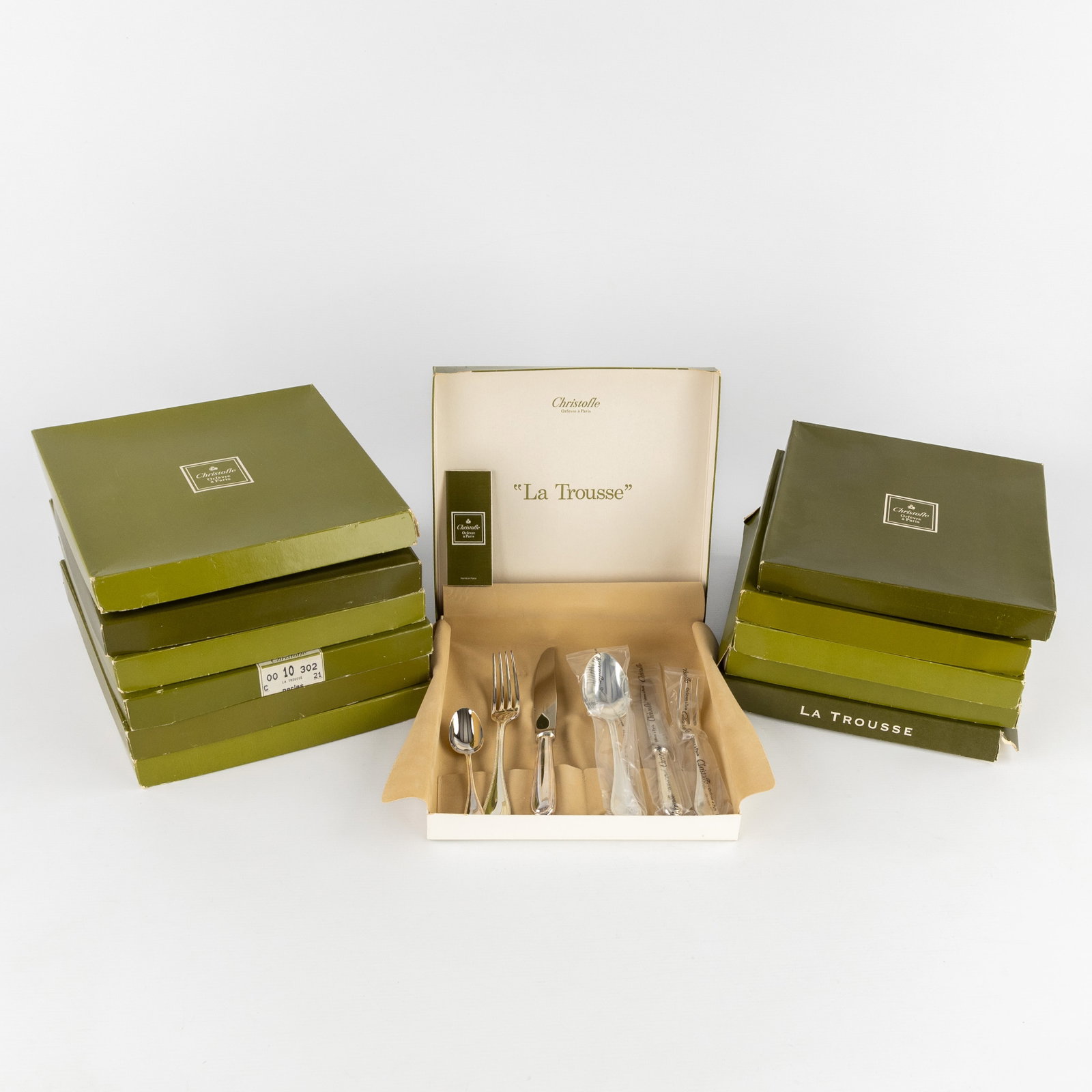 Christofle, “Perles”, a 72-piece cutlery set in individual “La Trousse” boxe (1 of 18)