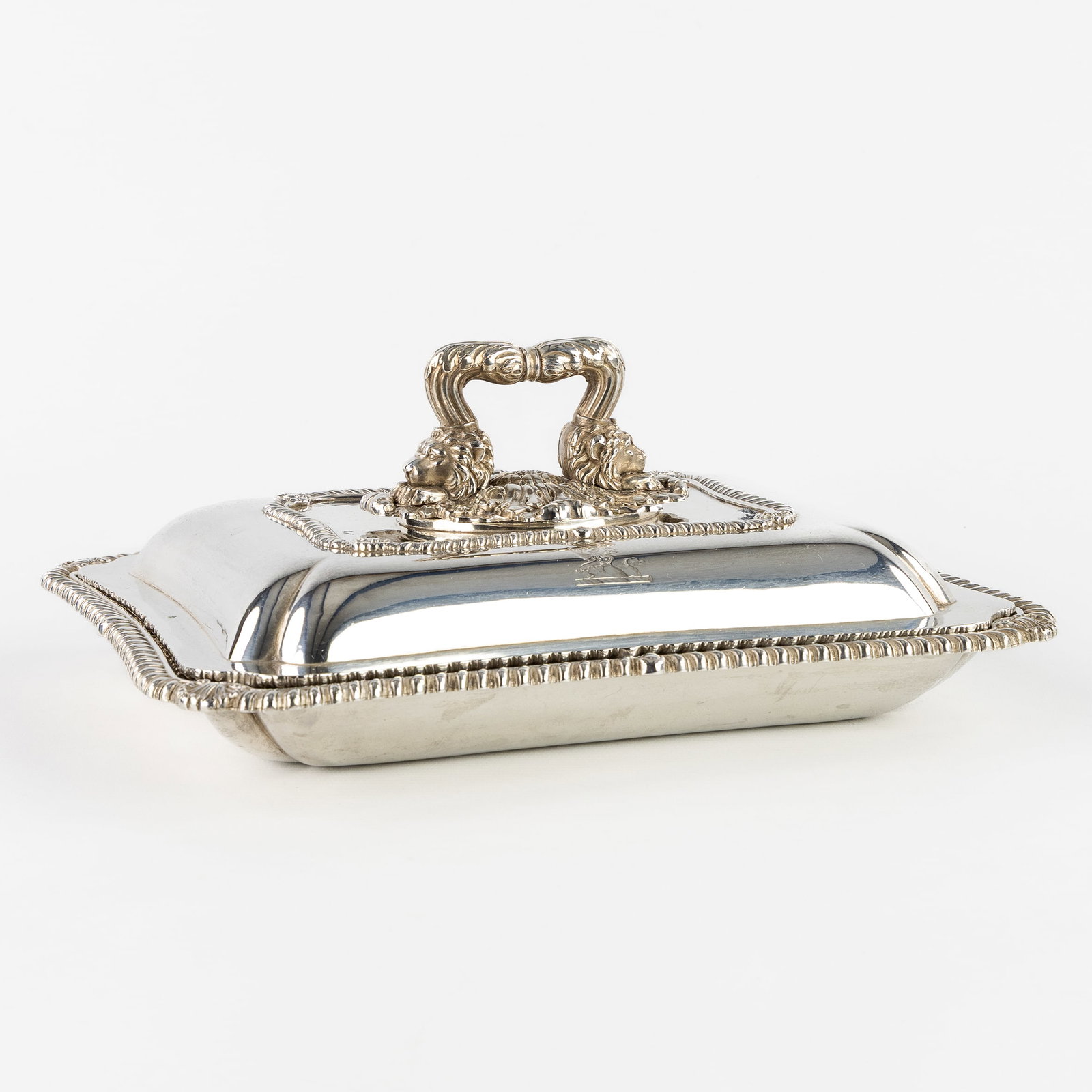 Philip Rundell (1818-1823) A silver serving dish or tureen with lid, George IV, England, London, 182 (1 of 9)
