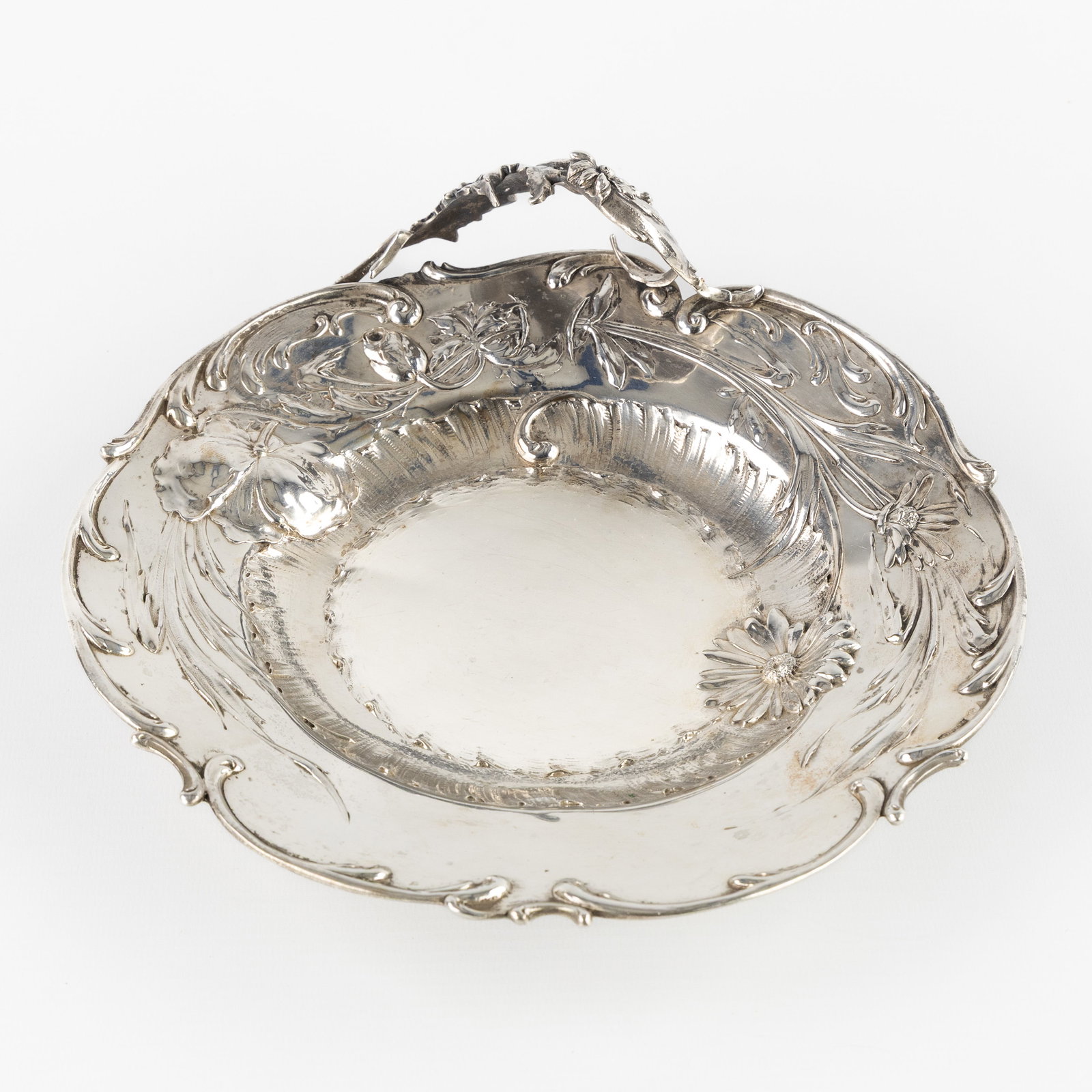 Breidenstein & Renaud (1889-c.1920) a silver Art Nouveau plate or vide poche, for C.E. Keyser, Germa (1 of 5)