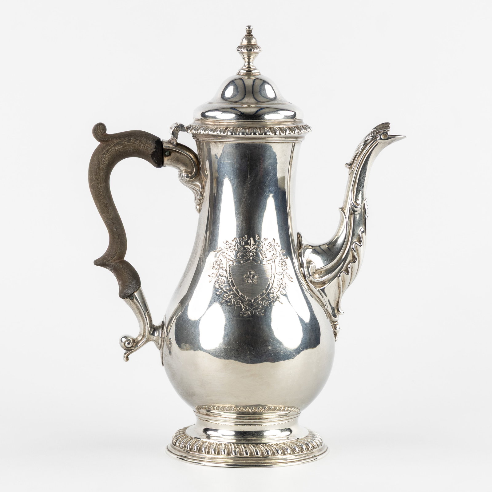 John Payne (1750-1774) an 18th-century silver coffee pot, George III, England, London, 1771. Silver,: John Payne (1750-1774) an 18th-century silver coffee pot, George III, England, London, 1771. Silver. Silver coffee pot, with wooden handle.Marked Silver Sterling, London, date letter Q for 1771, John 