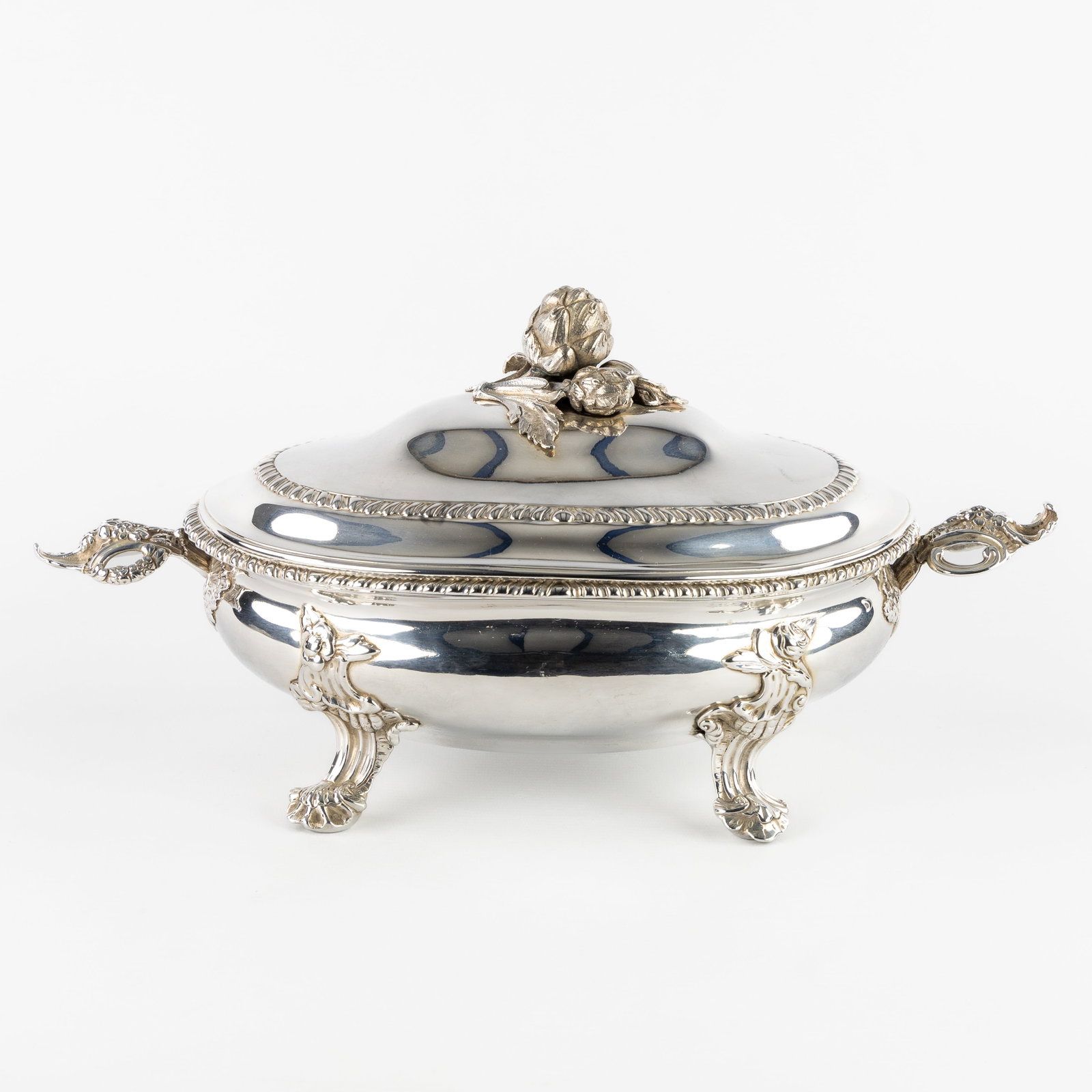 Thomas Heming (1763-1781) an 18th-century silver tureen or covered dish, George III, England, London (1 of 9)