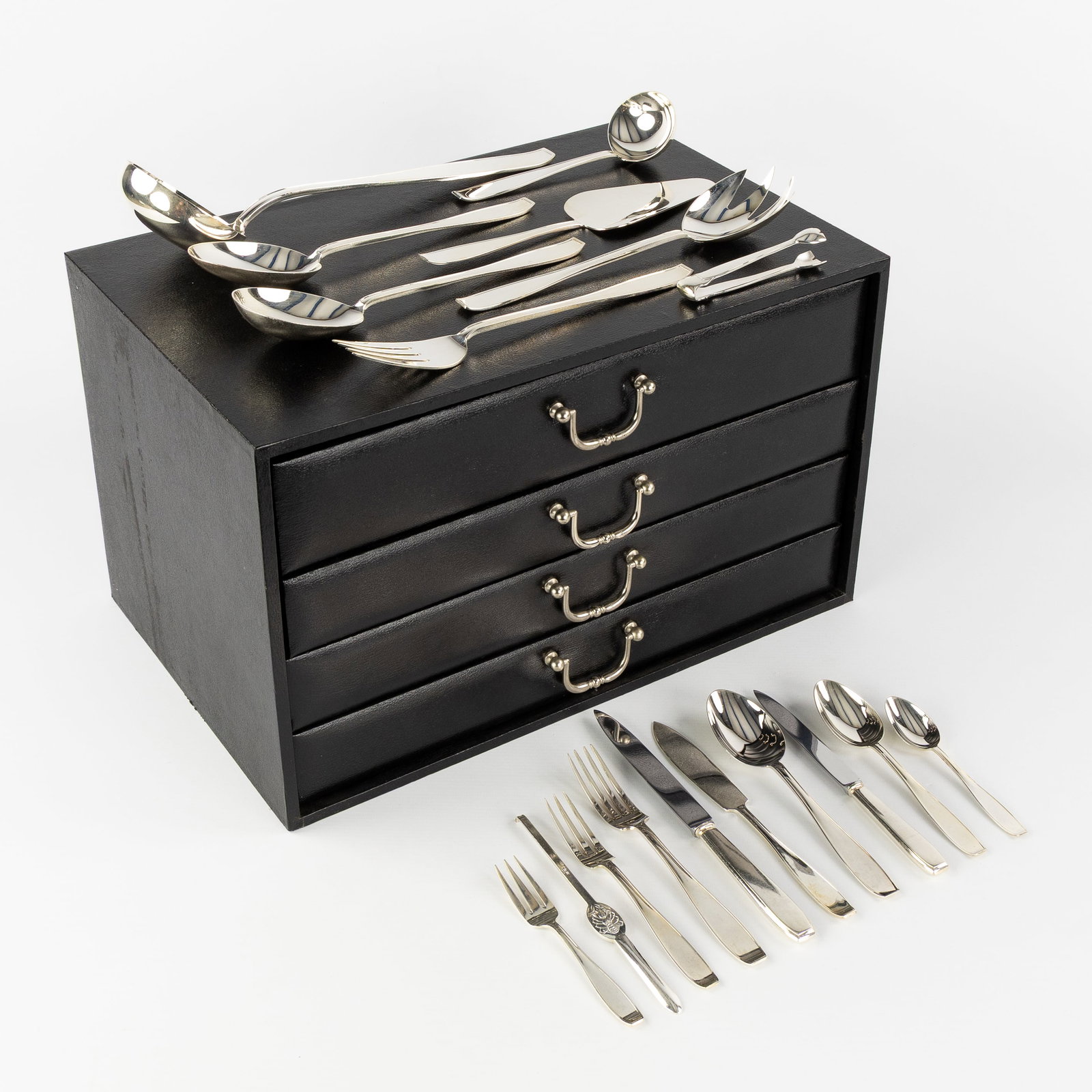 Wolfers & Wiskemann, Jade, a 131-piece silver and silver-plated cutlery set in a cutlery case. Silve (1 of 11)