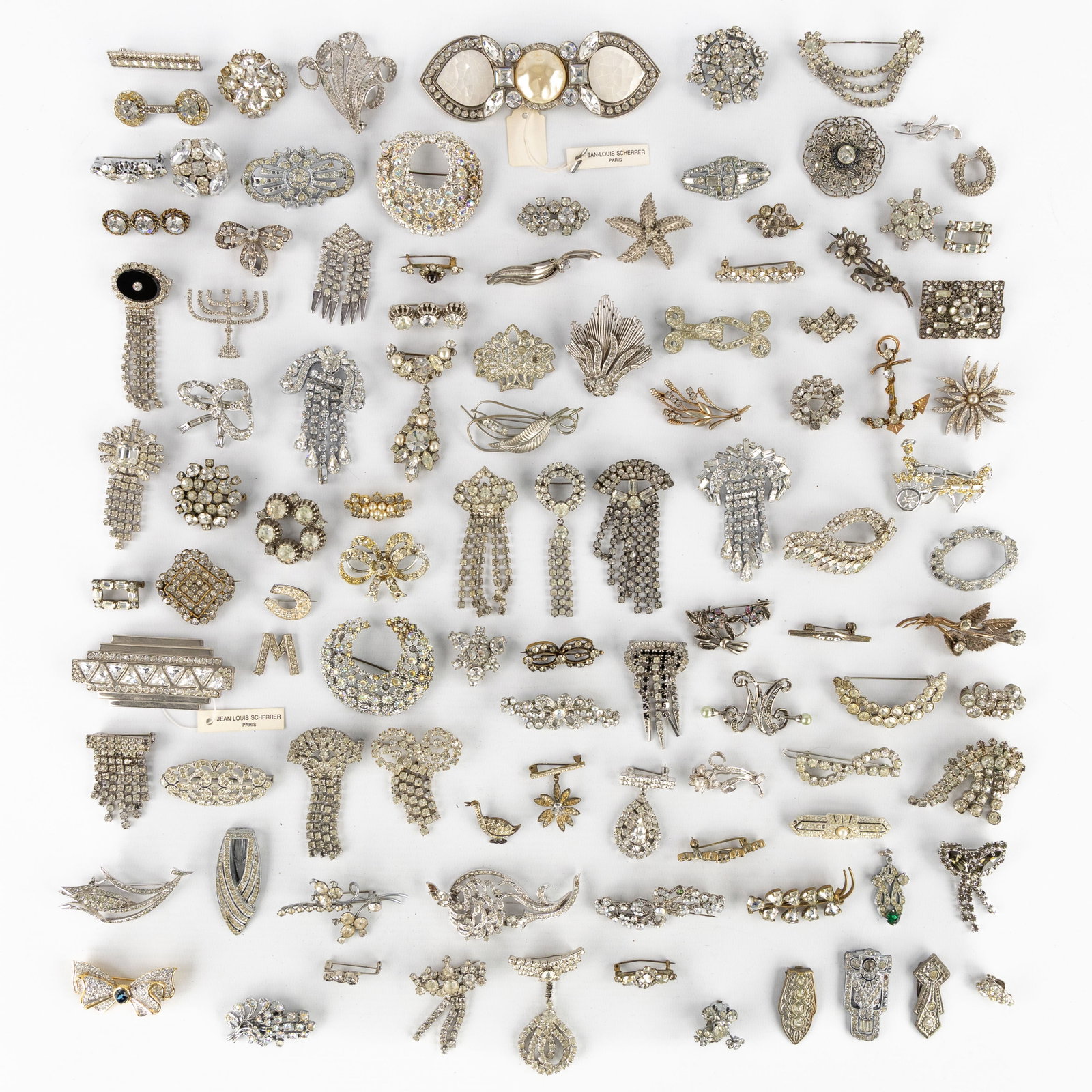 Costume Jewellery: Brooches 'Strass', circa 103 pieces. Silver and gold-plated metal.  (1 of 5)