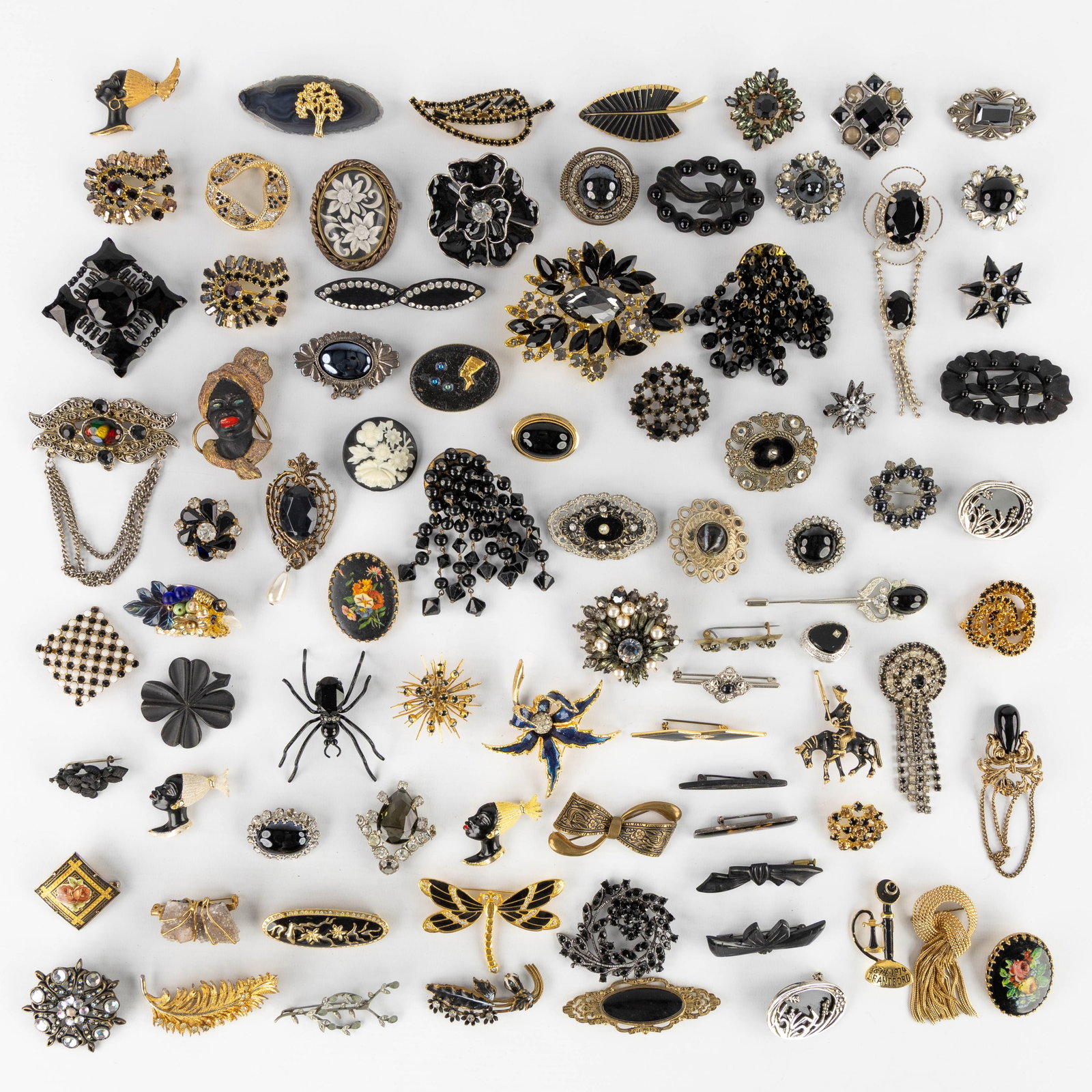 Costume Jewellery: Brooches, circa 80 pieces. Silver-plated and gold-plated metal, cut glass and nat (1 of 5)