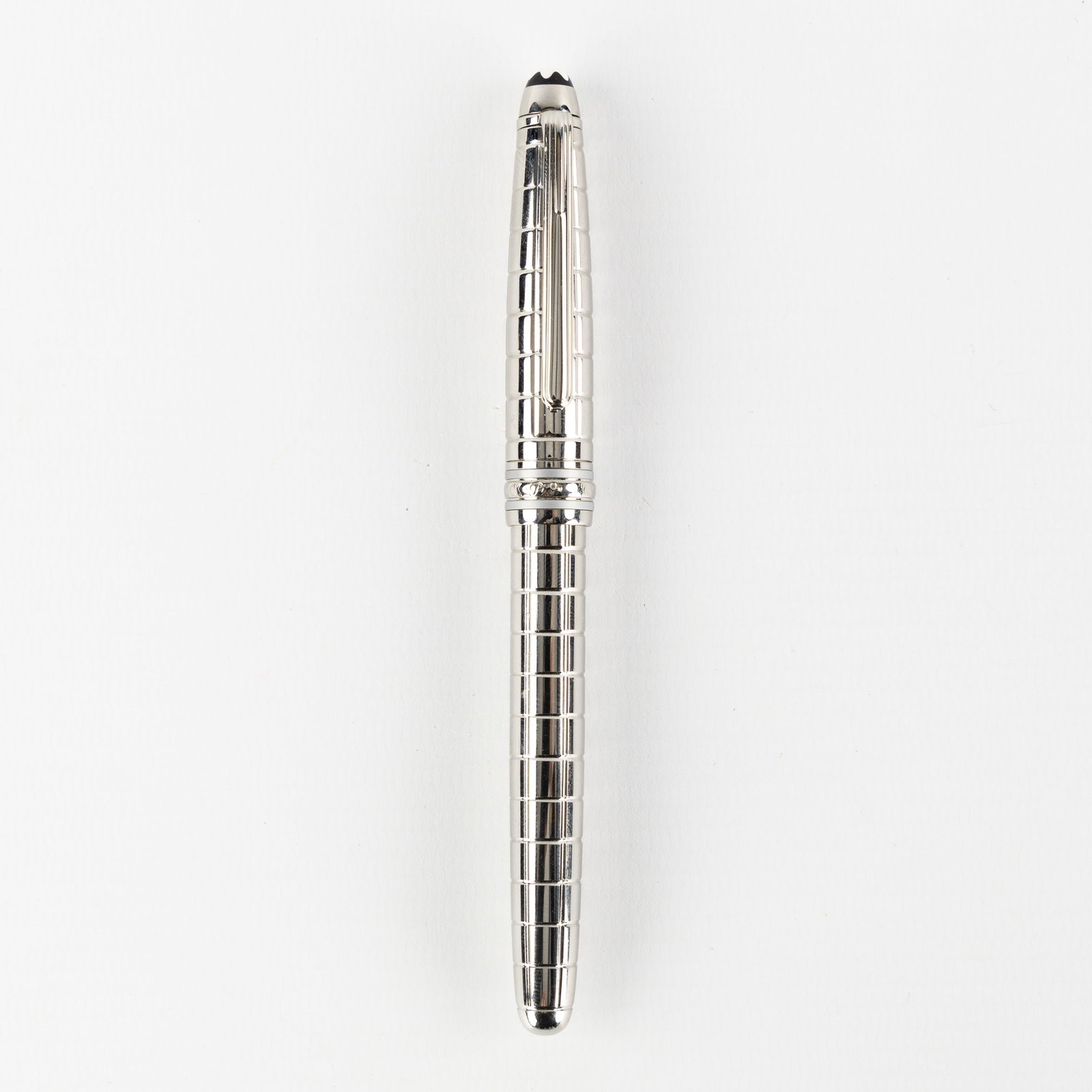 Montblanc, Meisterstück, Pix, a Ballpoint Pen, Platinum.: Montblanc, Meisterstück, Pix, a Ballpoint Pen, Platinum. Dimensions: (L:13,6 cm) The absence of a condition report does not imply a perfect item. Please send us an e-mail to request a condition r