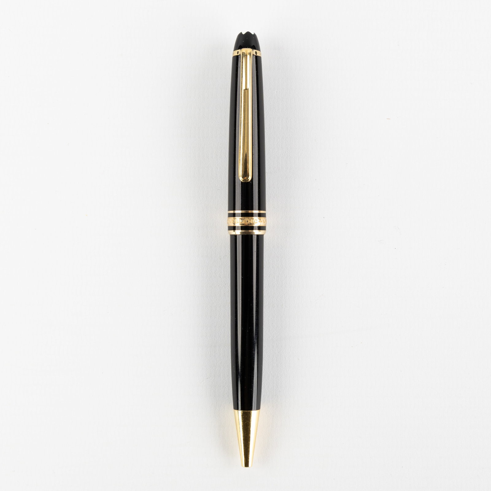 Montblanc, Meisterstück, a Ballpoint Pen, Black.: Montblanc, Meisterstück, a Ballpoint Pen, Black. Dimensions: (L:13,7 cm) The absence of a condition report does not imply a perfect item. Please send us an e-mail to request a condition report. C