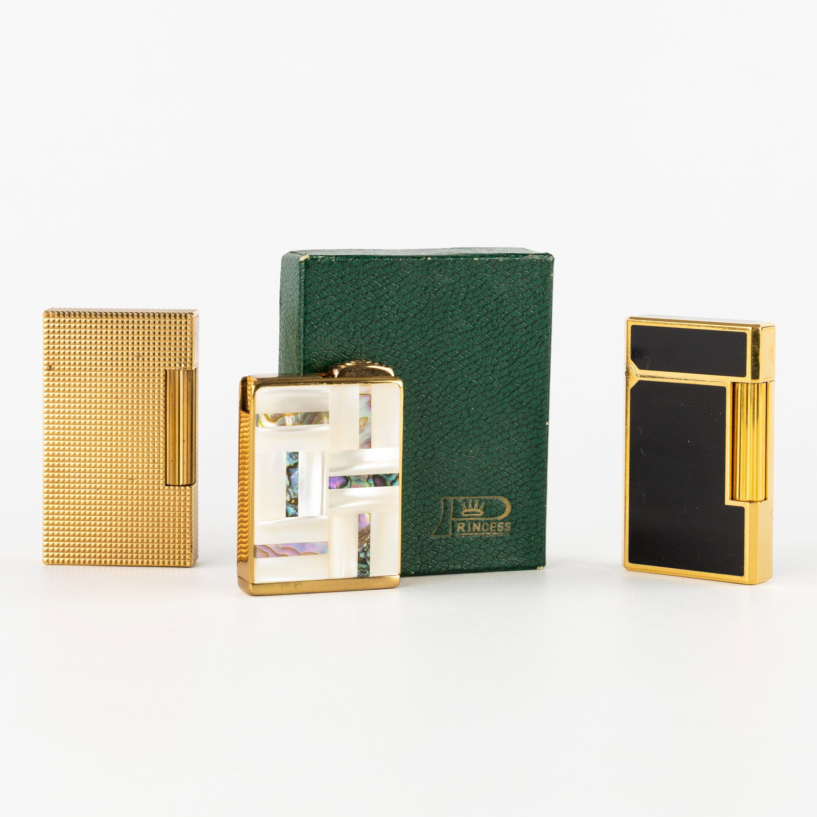ST. Dupont, Davidoff and Princess, two lighters and a perfume atomizer.: ST. Dupont, Davidoff and Princess, two lighters and a perfume atomizer. ST. Dupont, lighter. Gold-plated metal. Davidoff, lighter. Gold-plated metal with a lacquer finish. Prince