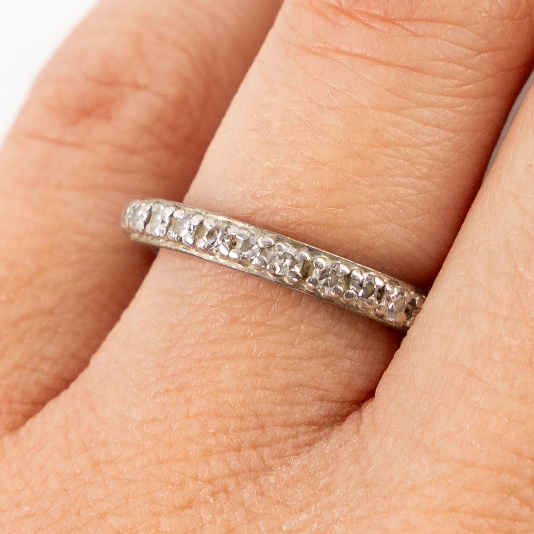 A ring, 18ct white gold with brilliant-cut diamonds. Approx. 0.5ct, ring size 55, 3.89g.  (1 of 3)