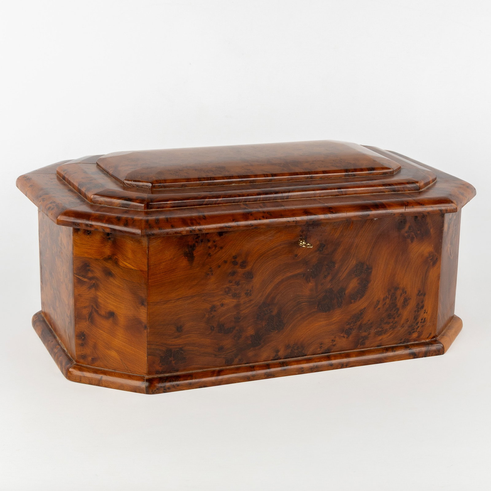 A Decorative Burr walnut tea box, Victorian style, England, 20th C. (1 of 7)