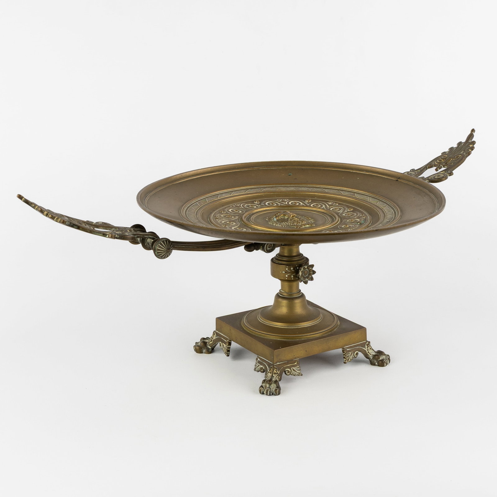 A Neoclassical bronze 'Milieu de Table' or tazza, France, 19th C. (1 of 10)