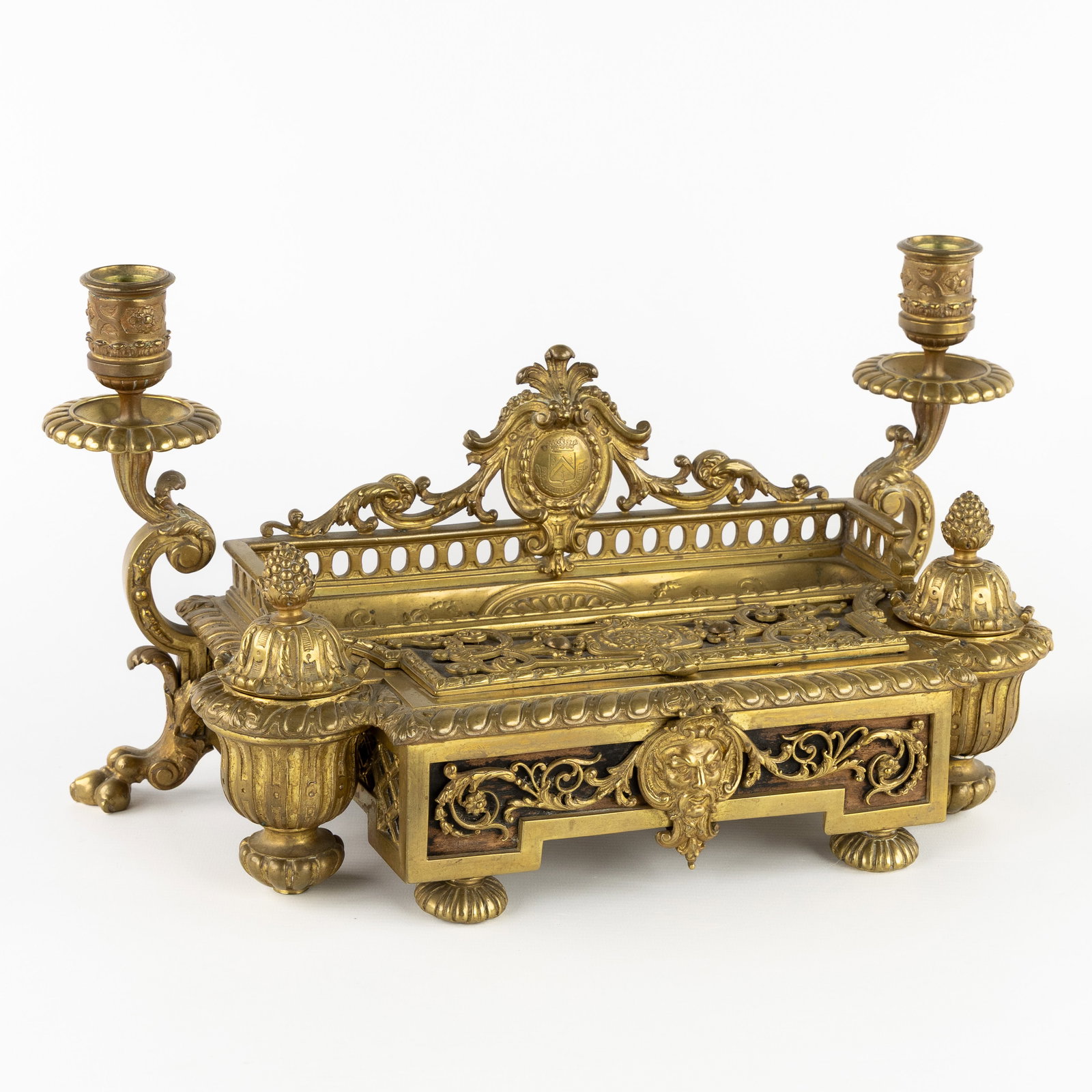 A Bronze inkwell decorated with a grotesque, lion's paws, and coat of arms 'Obert de Thieusies',: A Bronze inkwell decorated with a grotesque, lion's paws, and coat of arms 'Obert de Thieusies', Renaissance style, 19th/20th century. Bronze.Inkwell, with pen holder, storage compartment, ink reservo