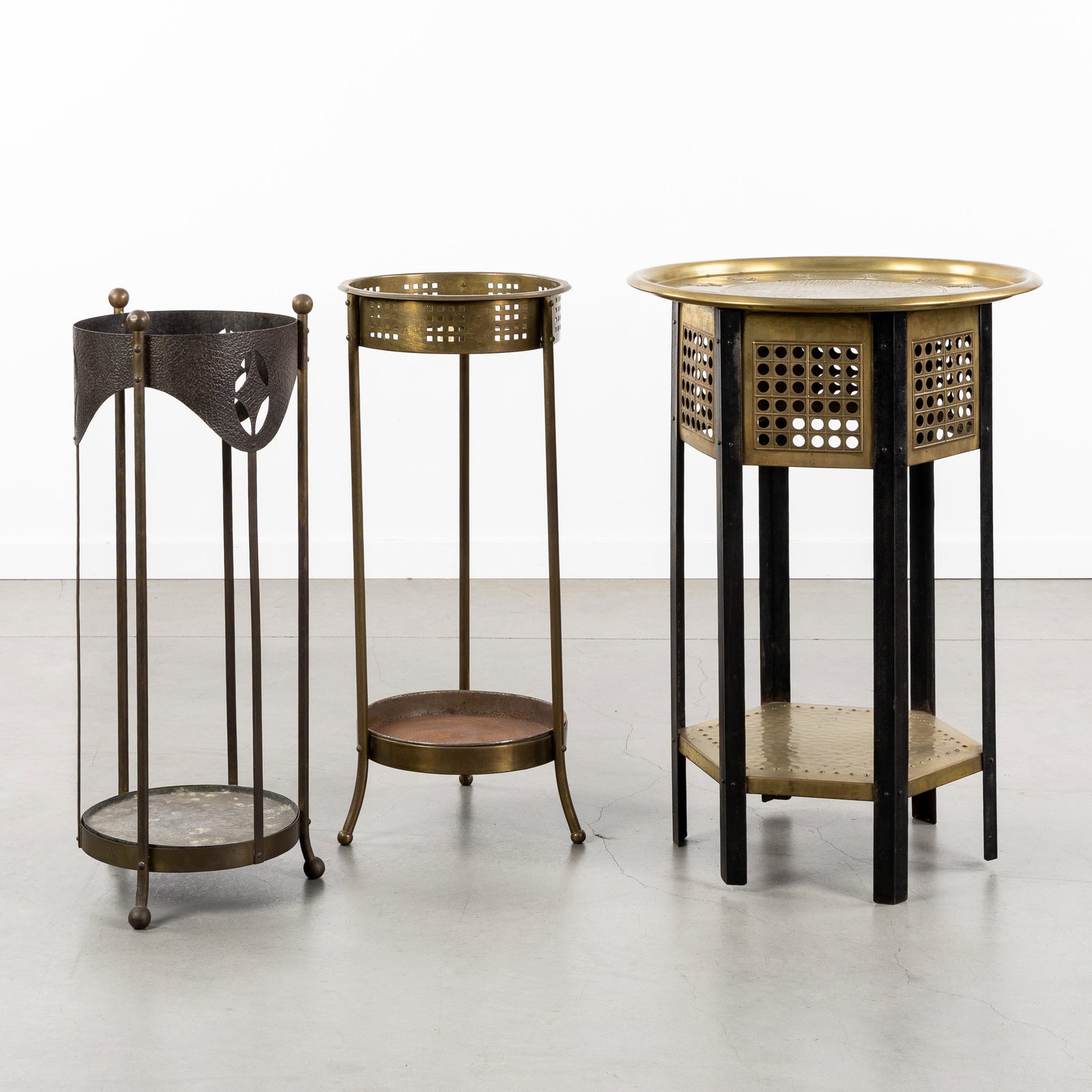 Gustave Serrurier Bovy (1858-1910) (Attr.) two umbrella stands and a pedestal, brass and wrought: Gustave Serrurier Bovy (1858-1910) (Attr.) two umbrella stands and a pedestal, brass and wrought iron, Art Nouveau, circa 1900. Wrought iron and brass.Umbrella stand, wrought iron, with original drip 