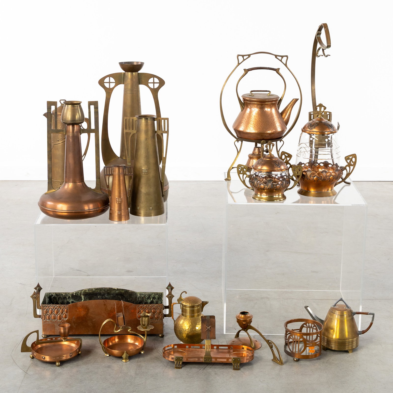 A Collection of Art Nouveau copperware, with jardinière, kettle, vases and others, 17 pieces,: A Collection of Art Nouveau copperware, with jardinière, kettle, vases and others, 17 pieces, Art Nouveau, circa 1900-1910. Red and yellow copper.17 pieces in total, with jardinière, teapots
