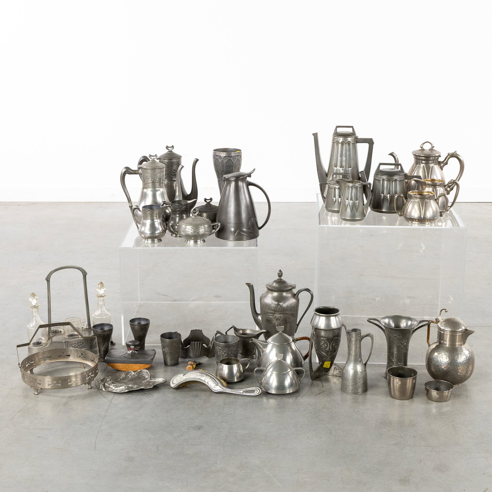 Hueck, Gero and others, a collection of Art Nouveau and Art Deco coffee pots, vases and others, 37 (1 of 6)