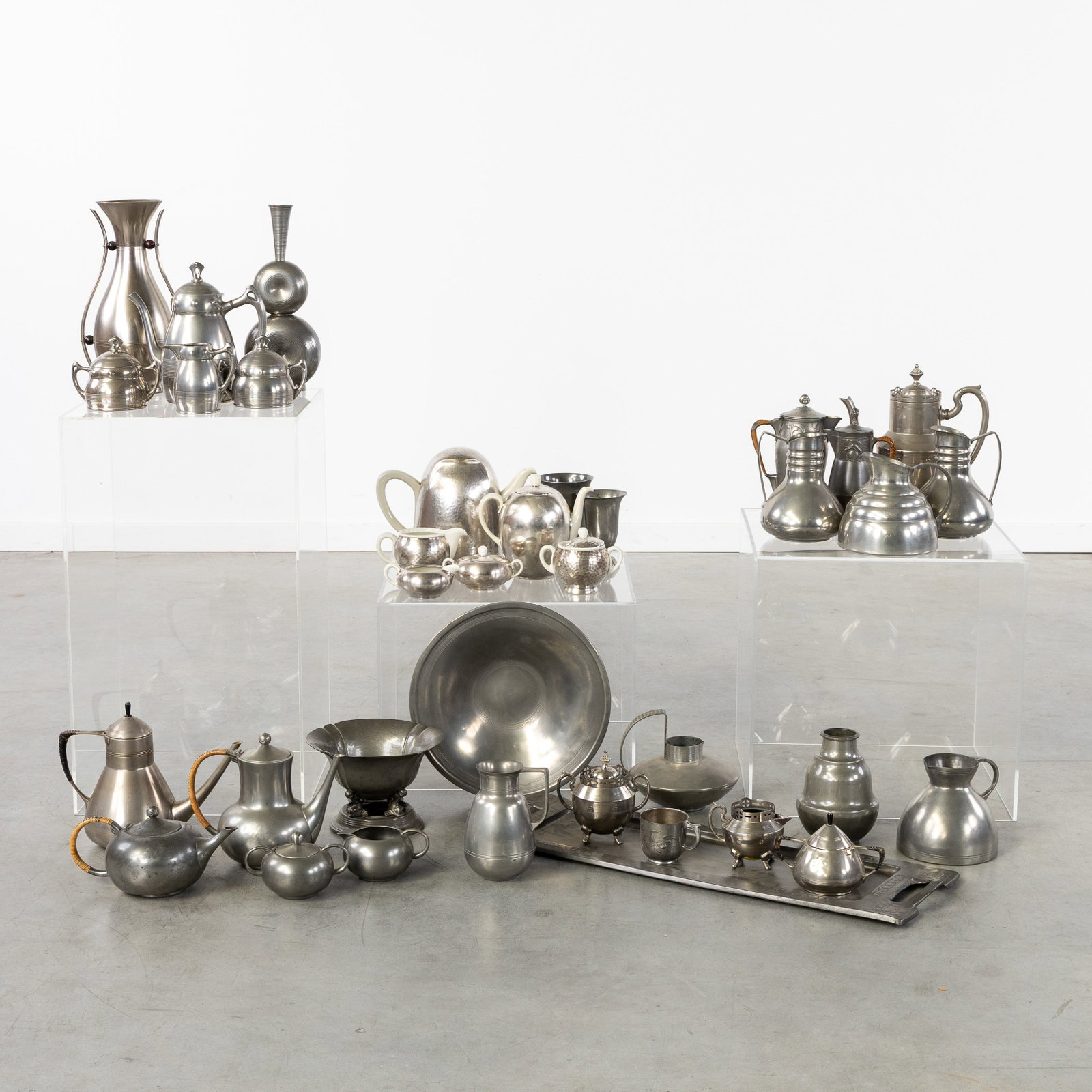 Gero, Kayserzinn and others, a collection of Art Nouveau and Art Deco bowls, jugs and others, 36 (1 of 6)