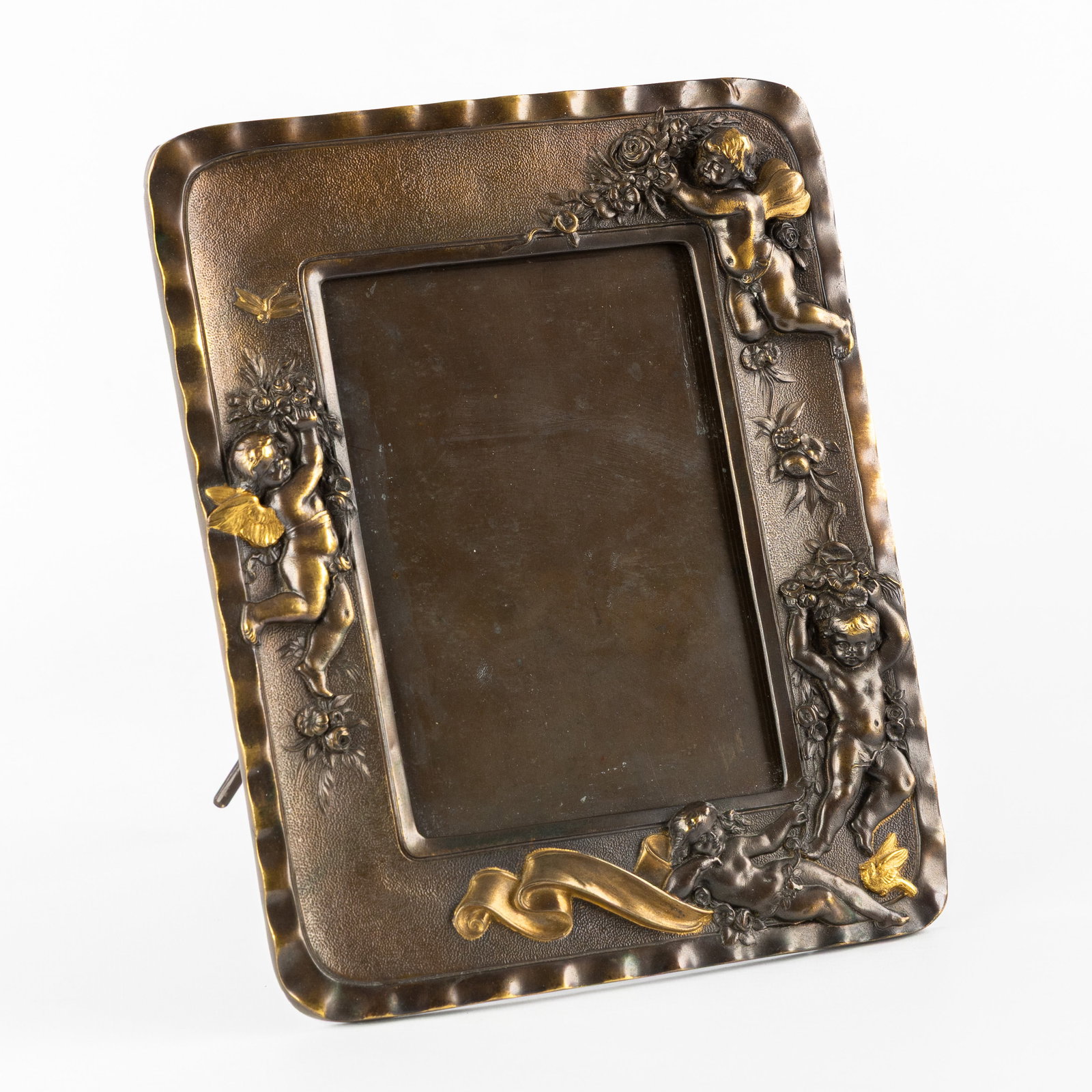An Art Nouveau photo frame with putti, patinated and gilded bronze, France, 20th C. (1 of 6)