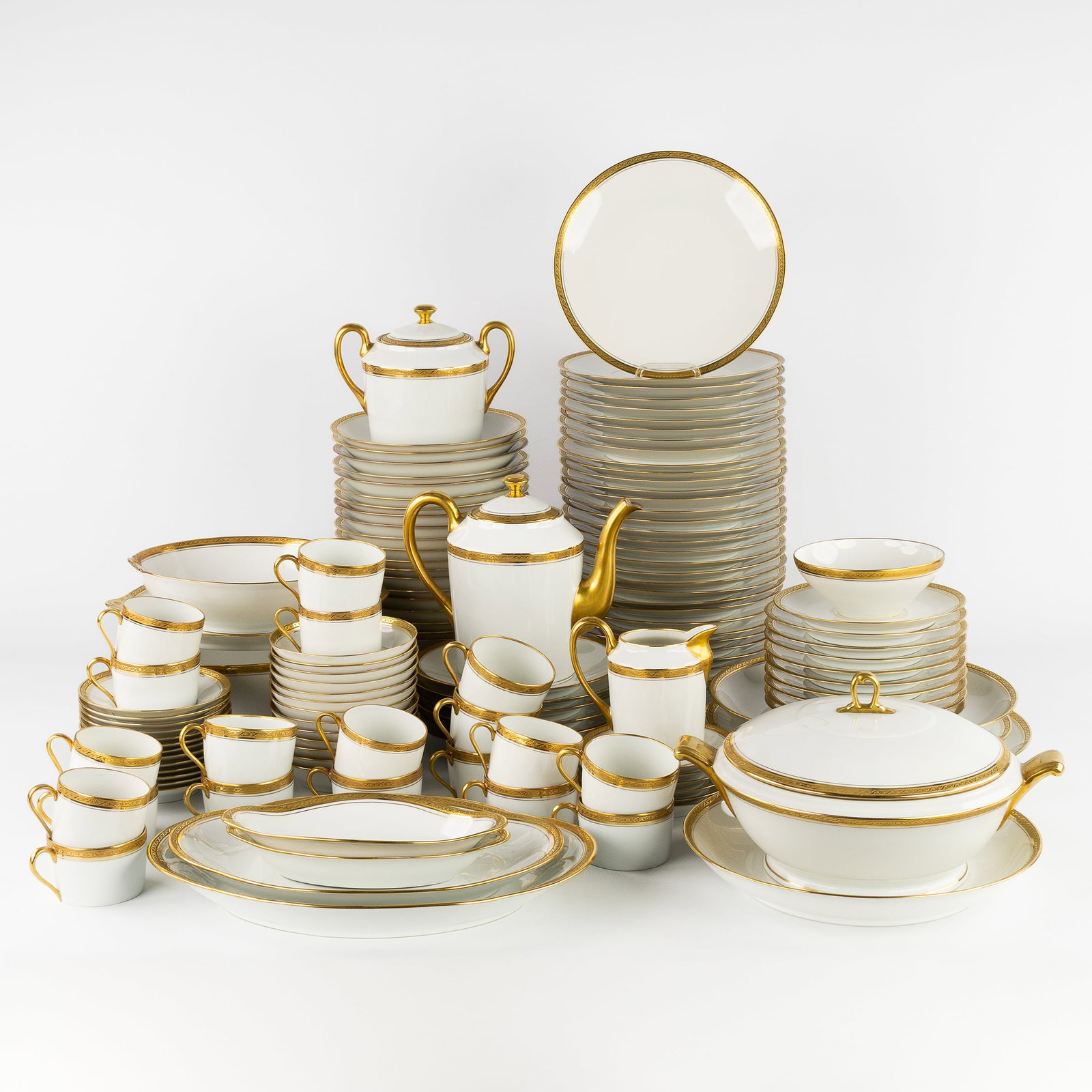 Limoges, Porcelaine d'Art, a 137-piece porcelain dinner and coffee service with gilded rims. 20th C. (1 of 20)