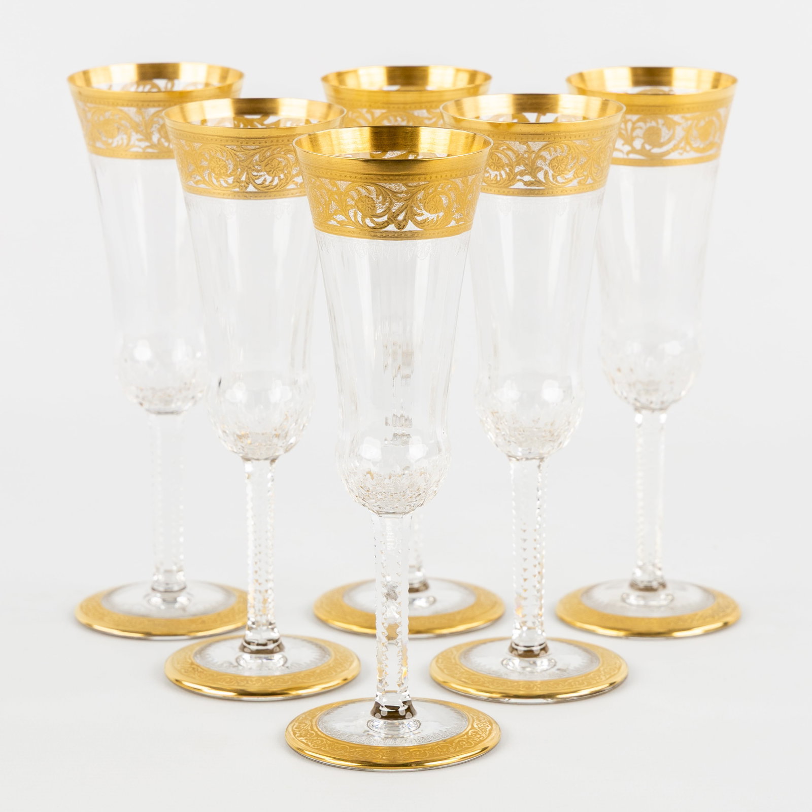 Saint Louis, 'Thistle Gold', a set of 6 Champagne flutes glasses, engraved decorations and etched: Saint Louis, 'Thistle Gold', a set of 6 Champagne flutes glasses, engraved decorations and etched gold decorations. Six white Champagne flutes, cut and etched crystal.Decor 'Thistle Gold'.All signed