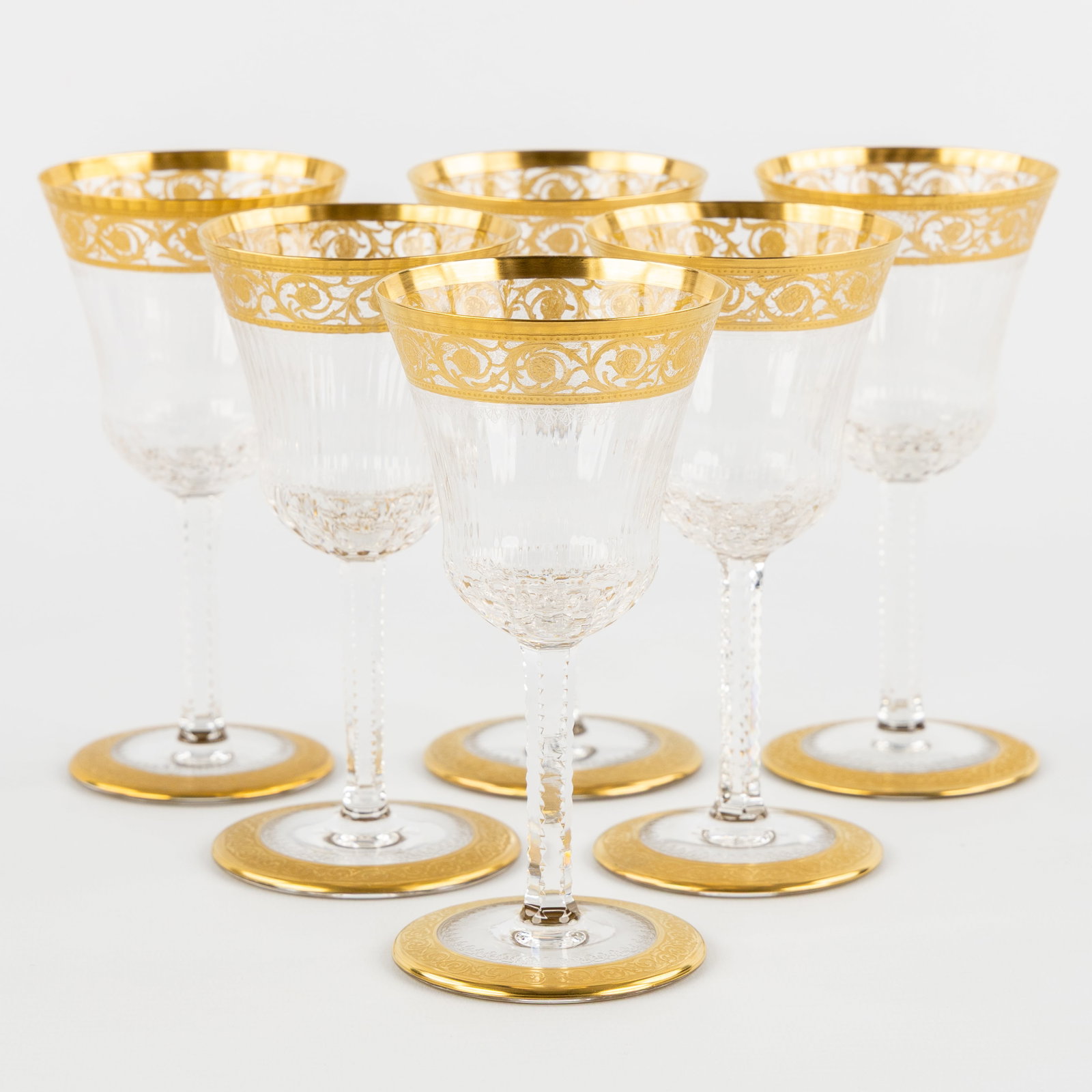 Saint Louis, 'Thistle Gold', a set of 6 white wine glasses, engraved decorations and etched gold: Saint Louis, 'Thistle Gold', a set of 6 white wine glasses, engraved decorations and etched gold decorations. Six white wine glasses, cut and etched crystal.Decor 'Thistle Gold'.All signed 'Saint Lo