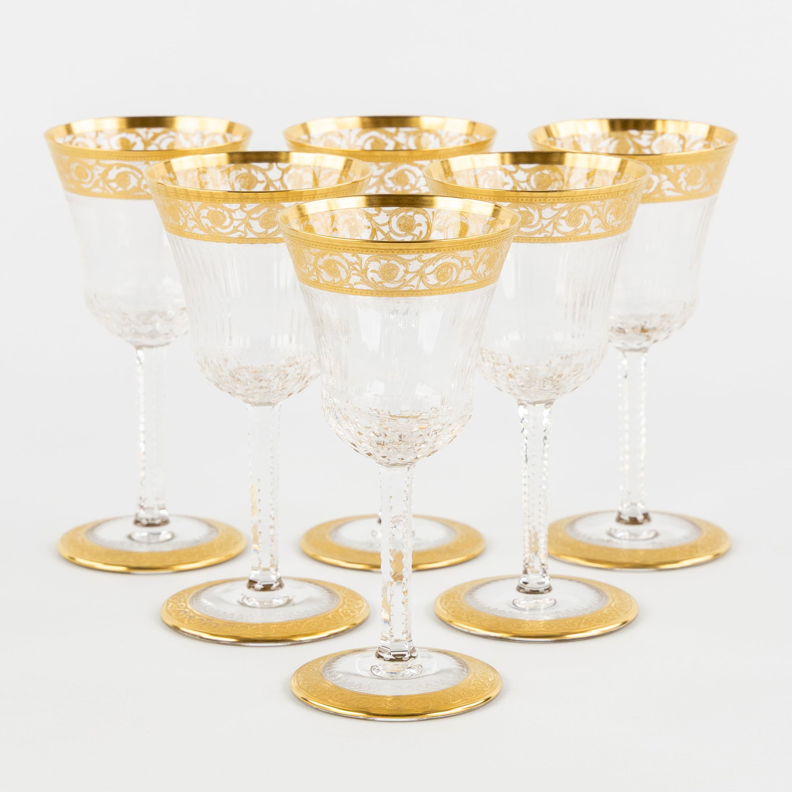 Saint Louis, 'Thistle Gold', a set of 6 white wine glasses, engraved decorations and etched gold: Saint Louis, 'Thistle Gold', a set of 6 white wine glasses, engraved decorations and etched gold decorations. Six white wine glasses, cut and etched crystal.Decor 'Thistle Gold'.All signed 'Saint Lo