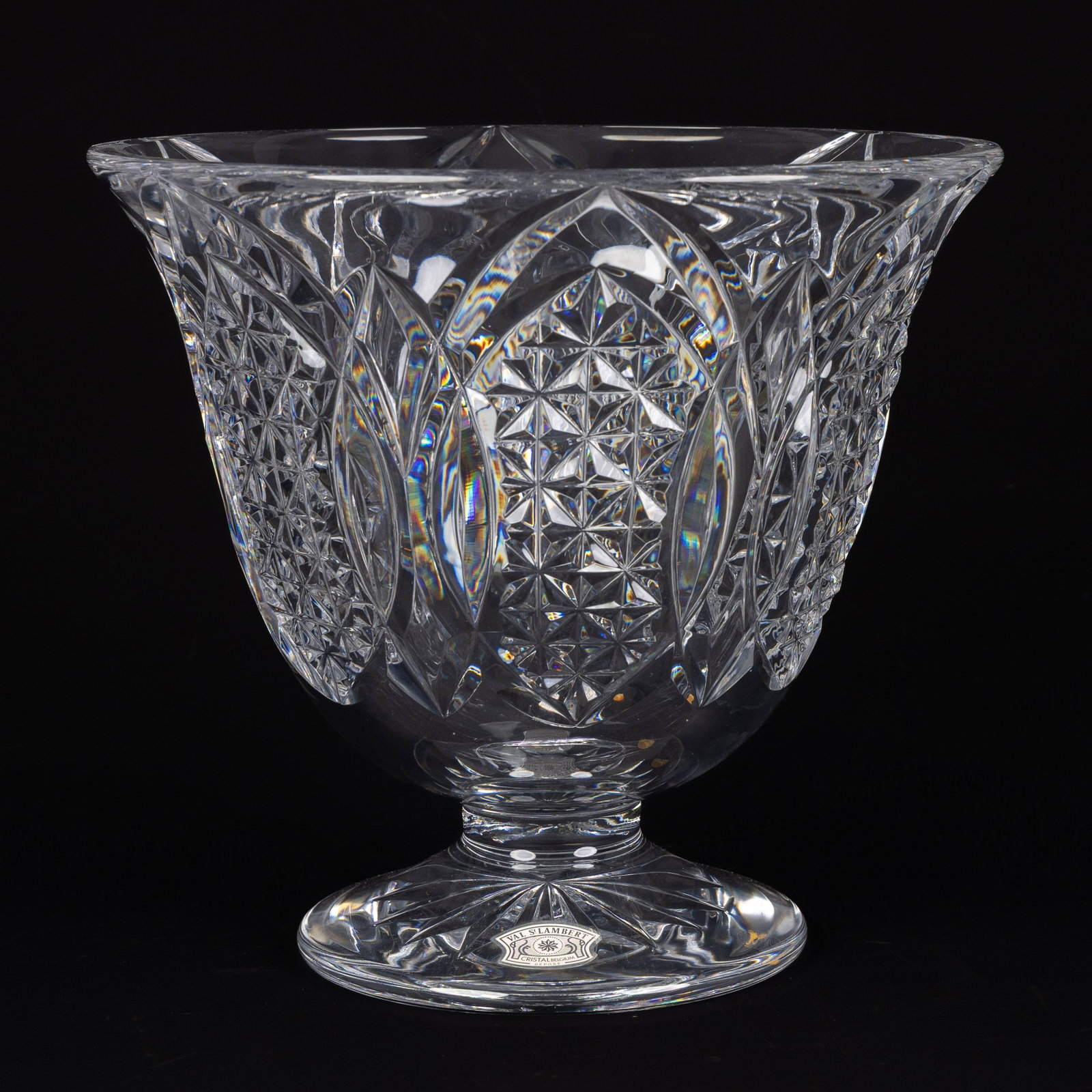 Val Saint Lambert, an exceptionally large bowl. Cut crystal. A unique piece.: Val Saint Lambert, an exceptionally large bowl. Cut crystal. A unique piece. Marked on the underside of the base.Also marked P.U. (Piece Unique, or unique piece).Numbered 80/215. (29 x 31.5