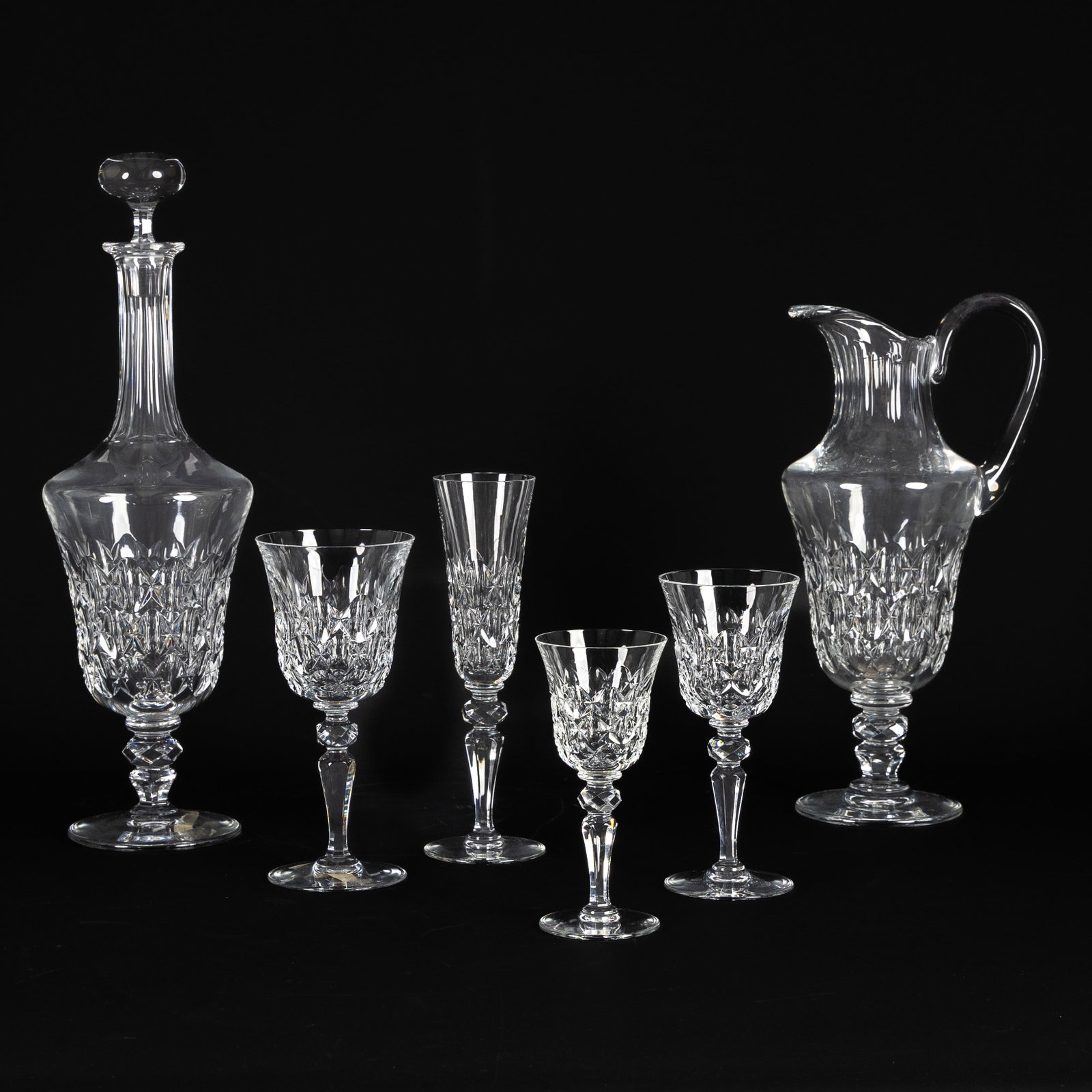 Baccarat ‘Chef D’Oevre’, carafe, water jug and 4 glasses.: Baccarat ‘Chef D’Oeuvre’, carafe, water jug and 4 glasses. Baccarat, ‘Chef-d’Oeuvre’ model. Carafe with stopper: 40 x 12 cm.Water jug: 32 x 16 x 12