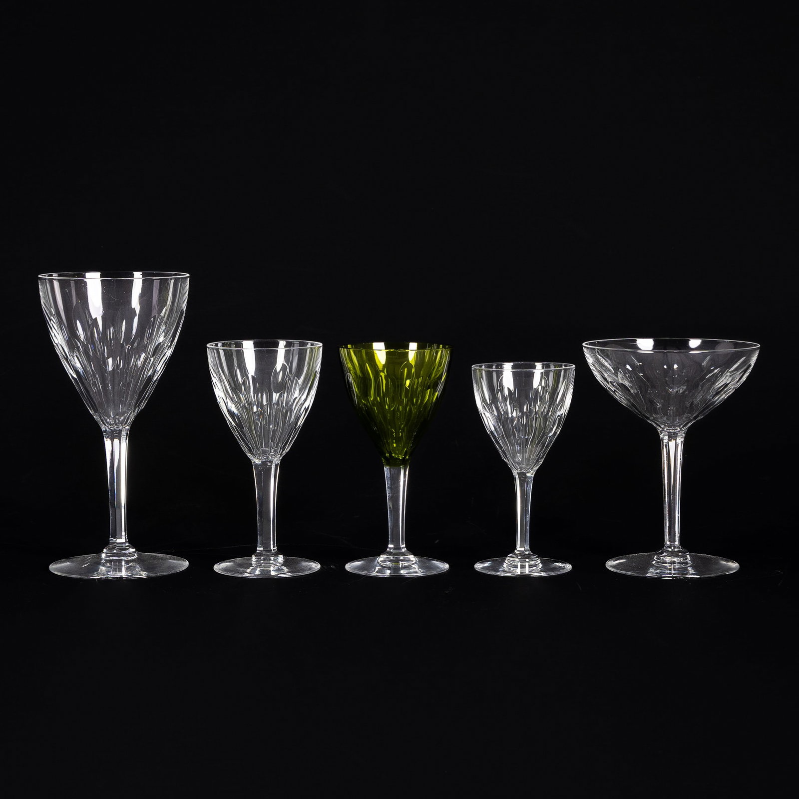 Val Saint Lambert, Nestor Hamlet, a 79-piece glassware set, cut and coloured crystal (1 of 4)
